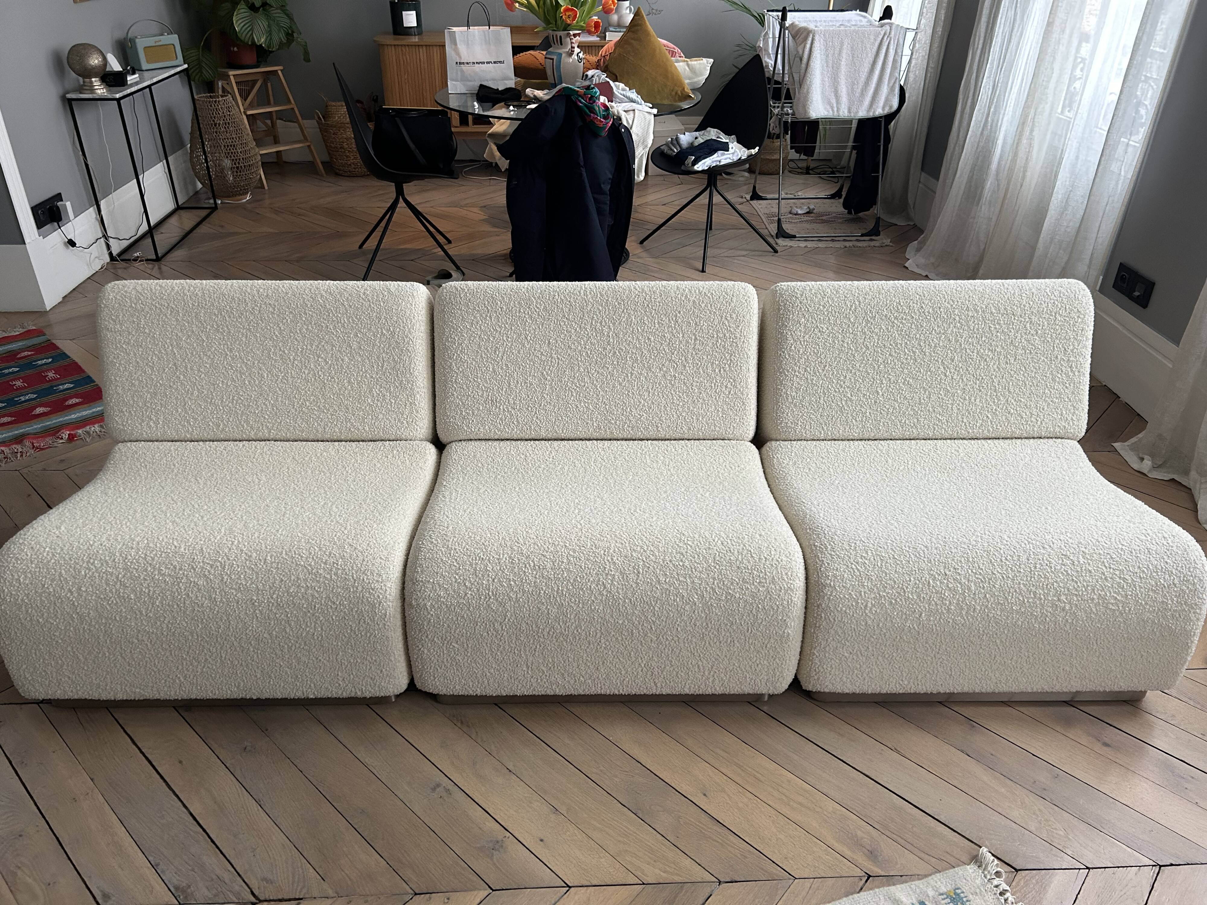 Cream white curled Rotondo sofa (The Socialite Family)