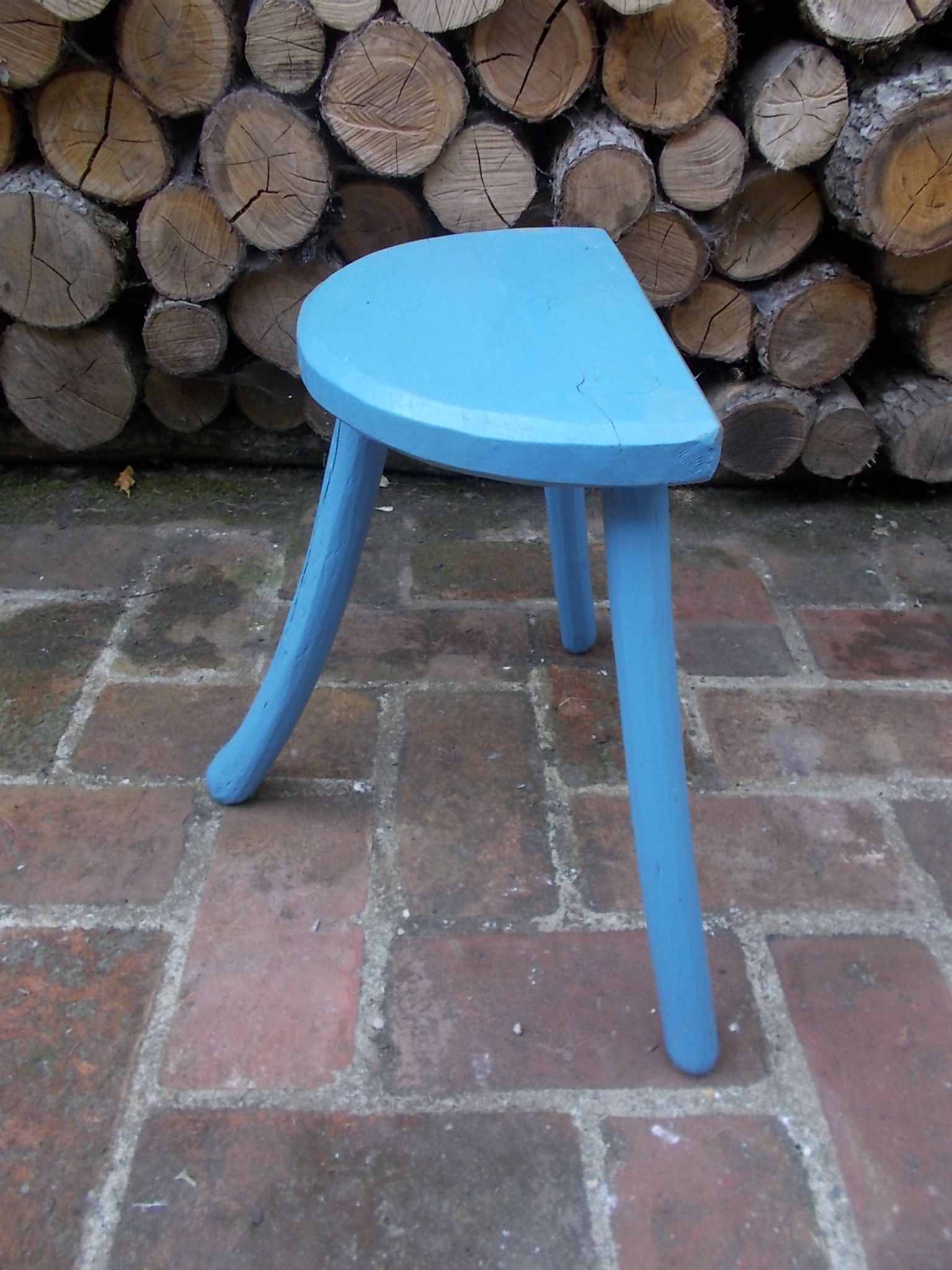Tabouret tripode bleu