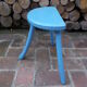 Tabouret tripode bleu