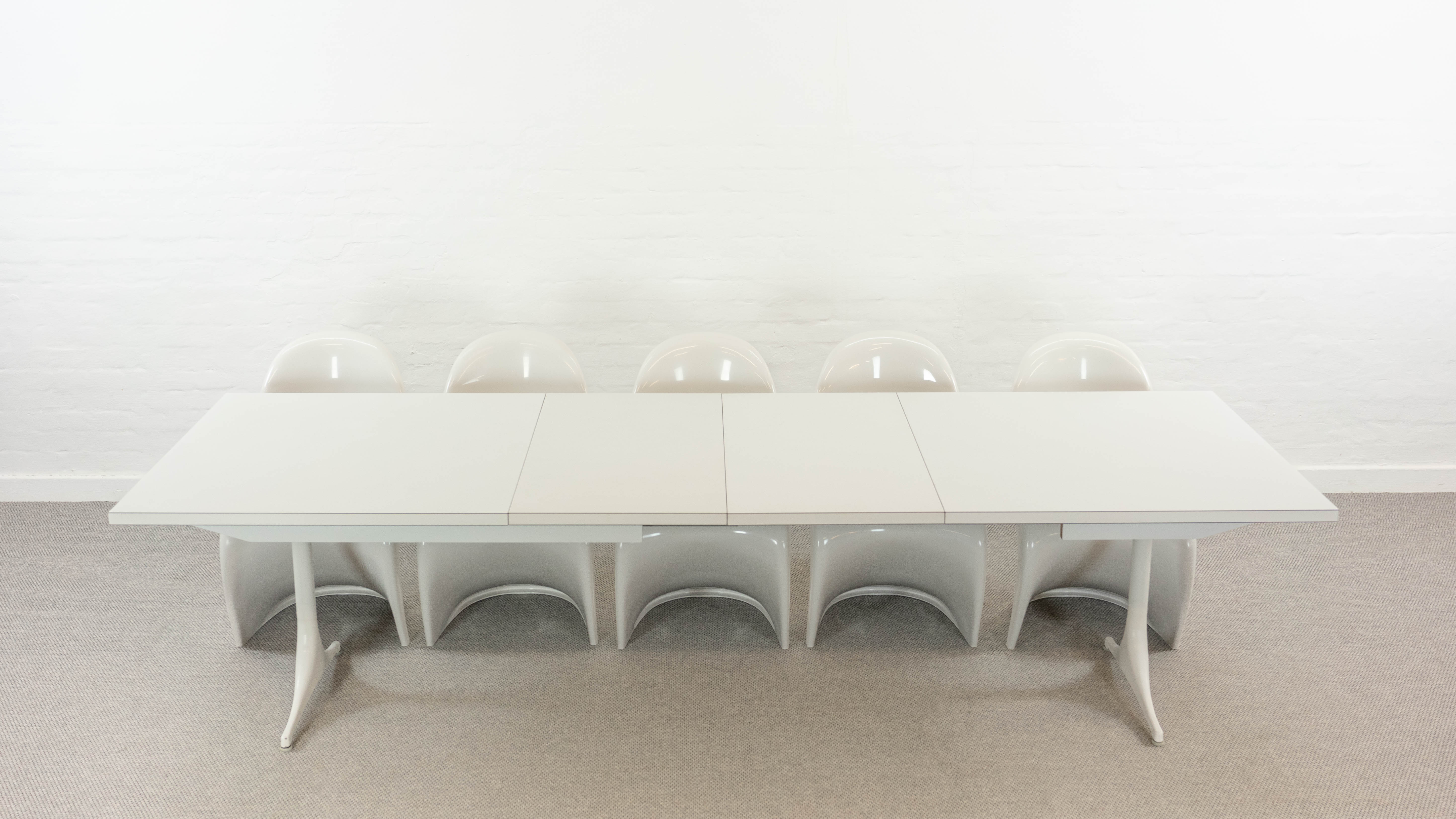 Extendable pedestal dining table by George Nelson for Herman Miller