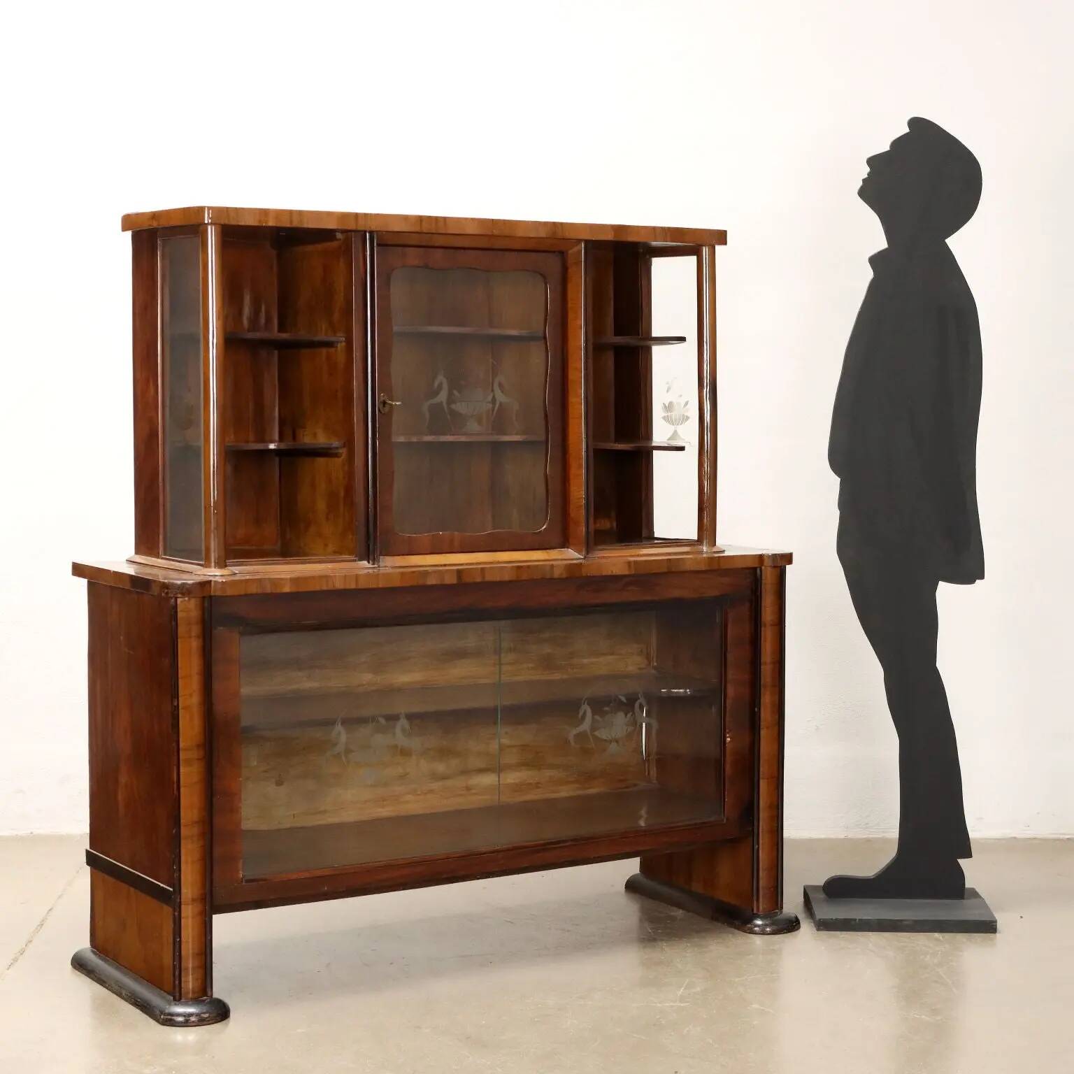 Vintage display cabinet from the 1920s-30s in walnut, Italy.