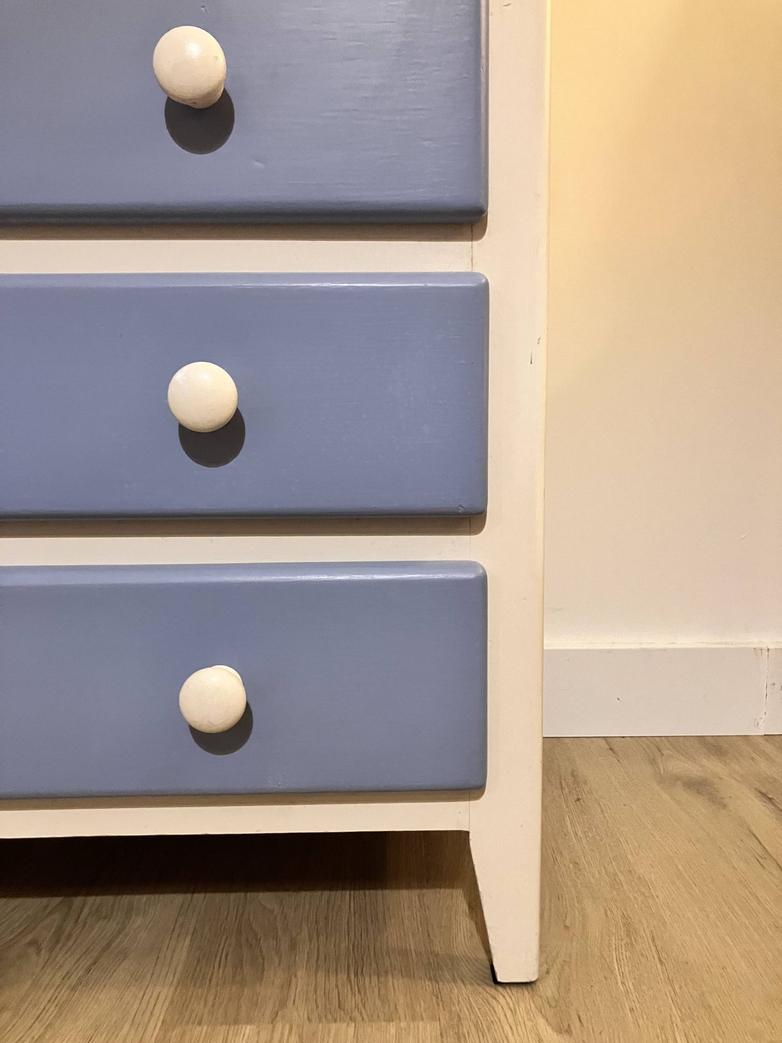Commode bois pieds fuselés