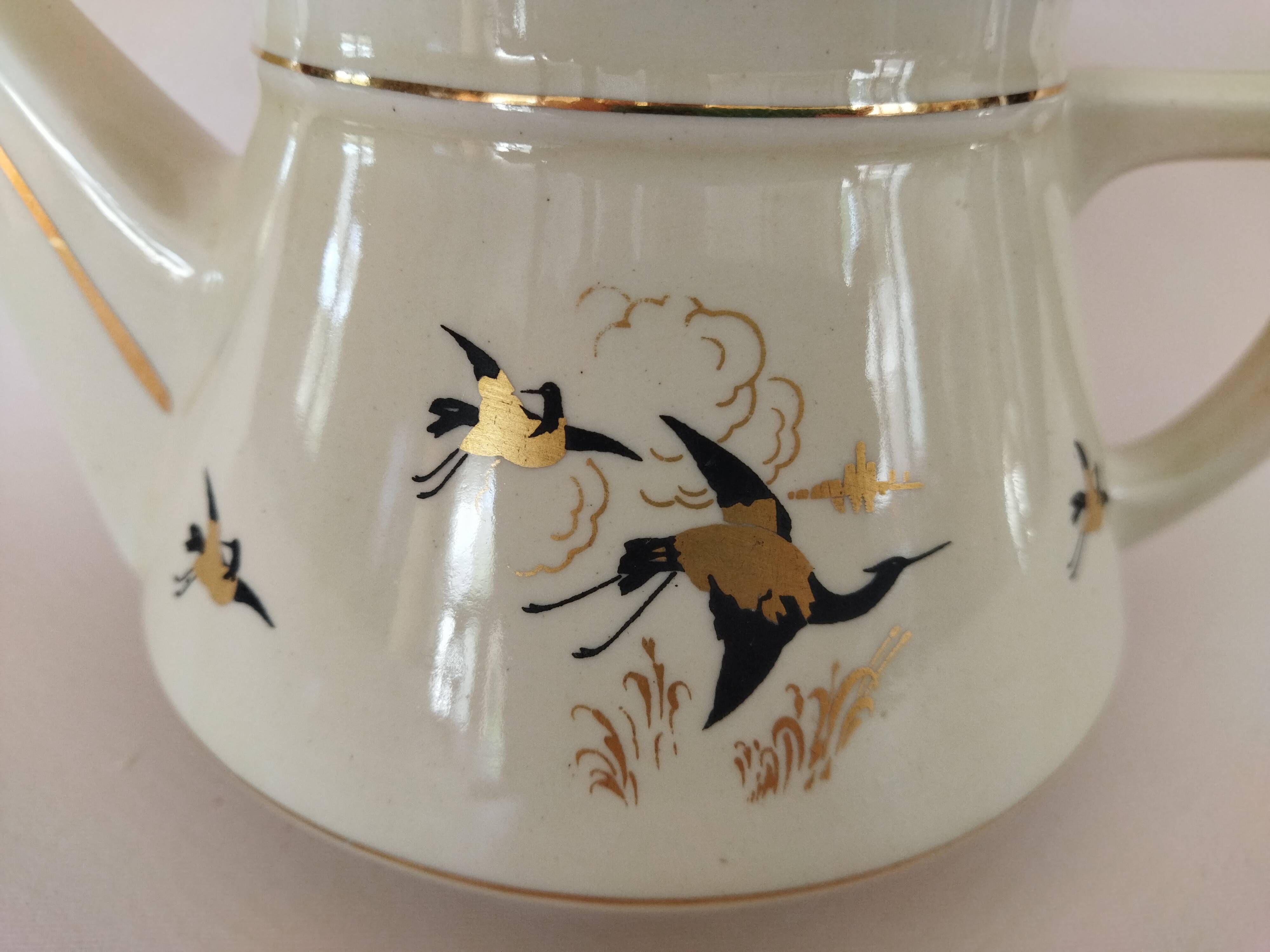 Salam pourer with Japanese motifs