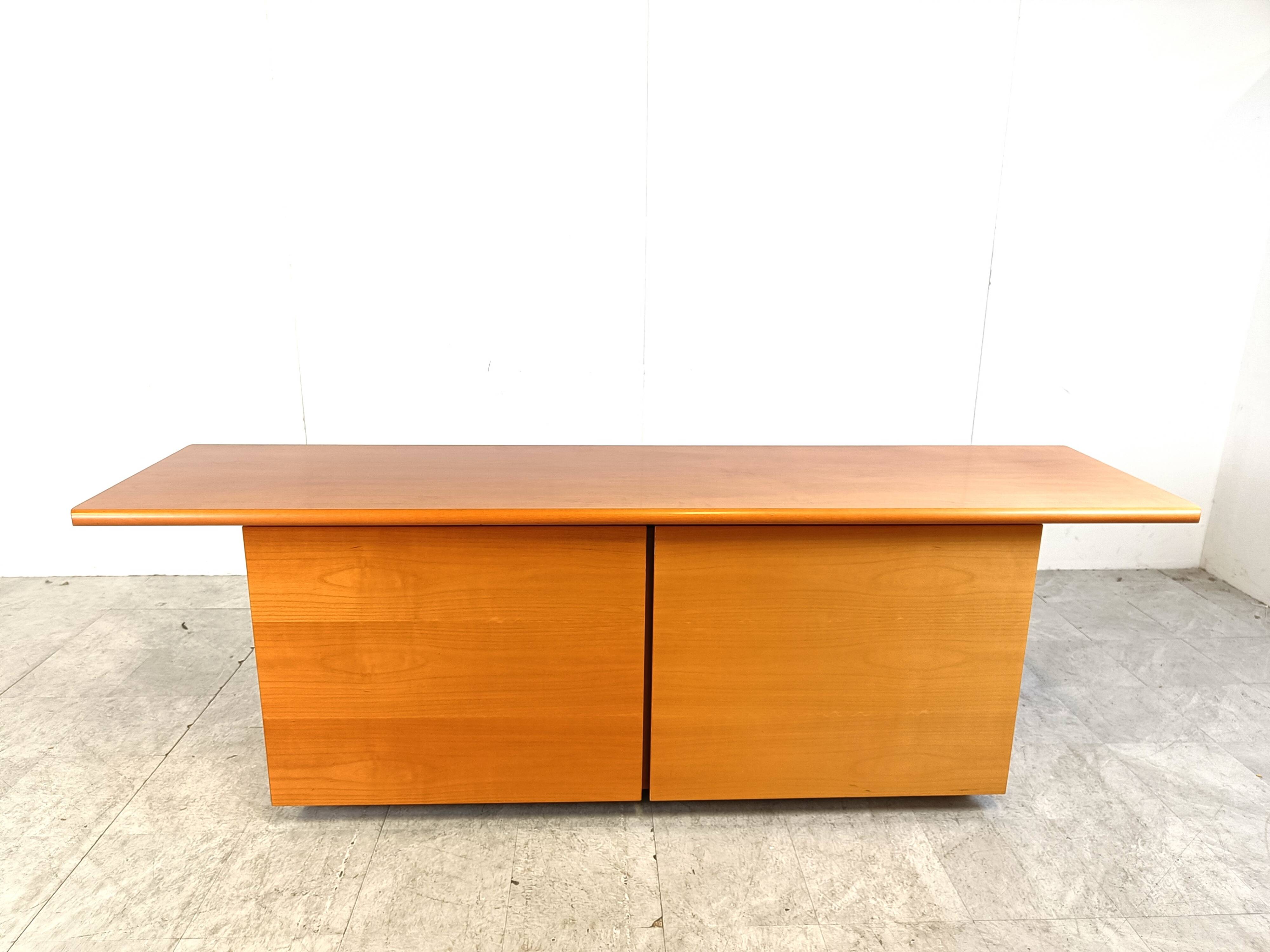 Buffet italien en bois à portes coulissantes, années 1990