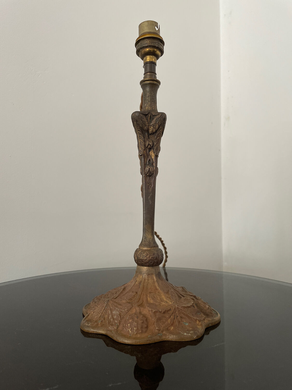 Art Nouveau lamp 1900 in bronze.