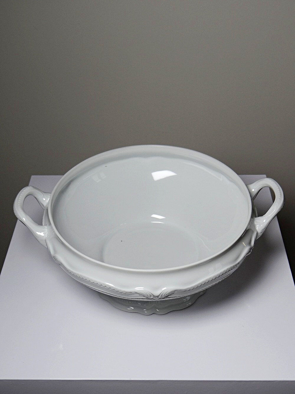 White fine porcelain soup tureen/vegetable dish from Limoges attributed to Barnardaud, vintage.