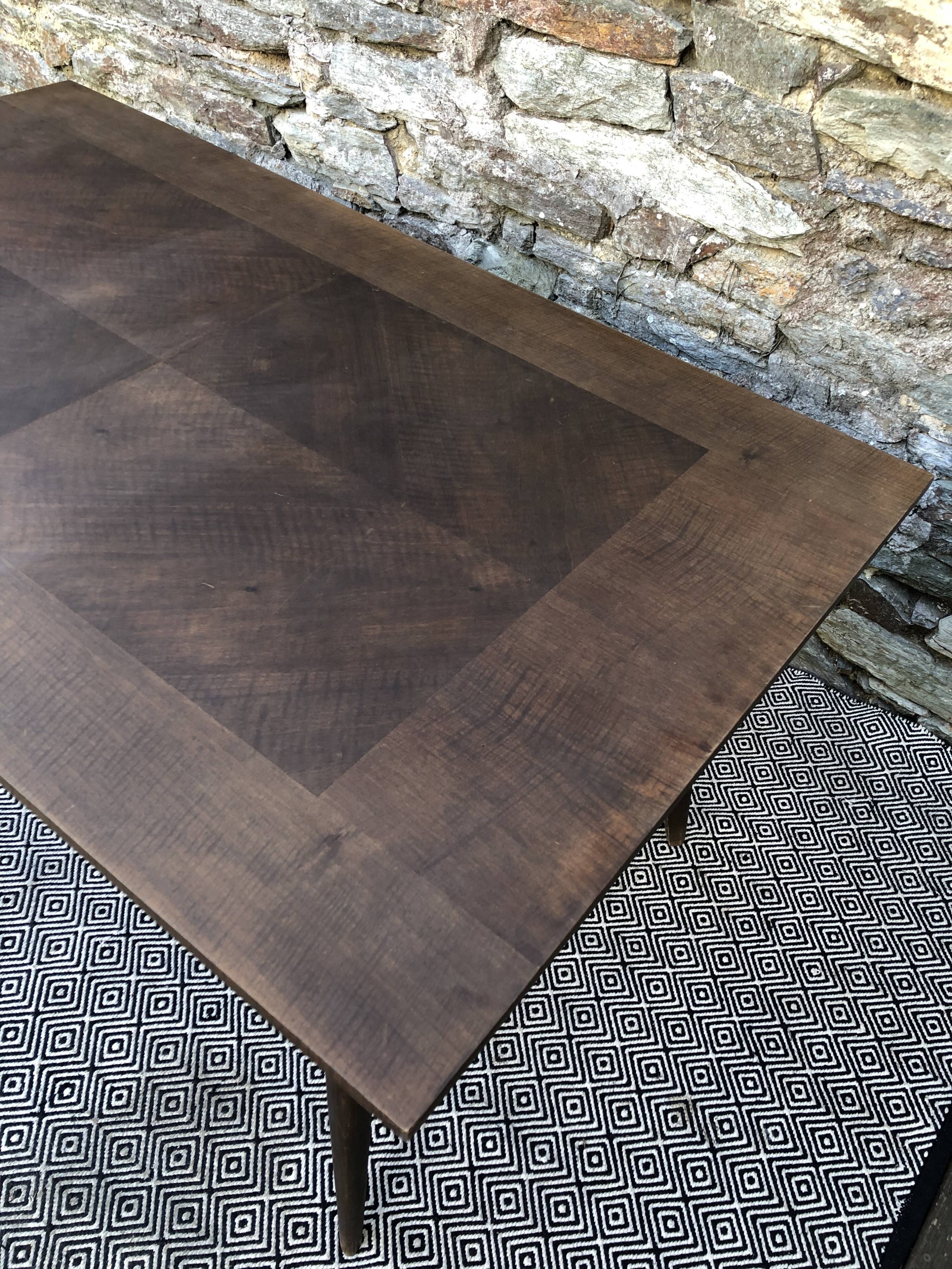 Dining table compass legs