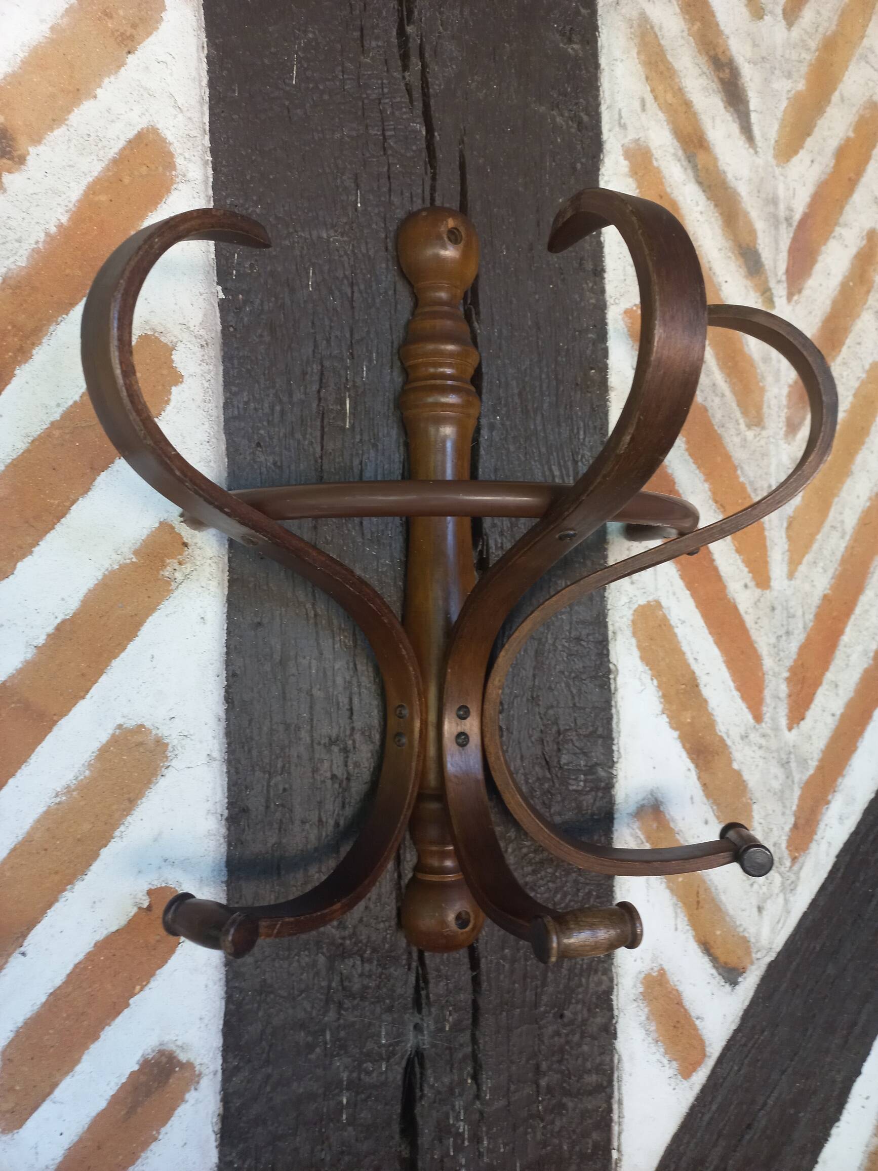 Porte manteau mural forme "perroquet"