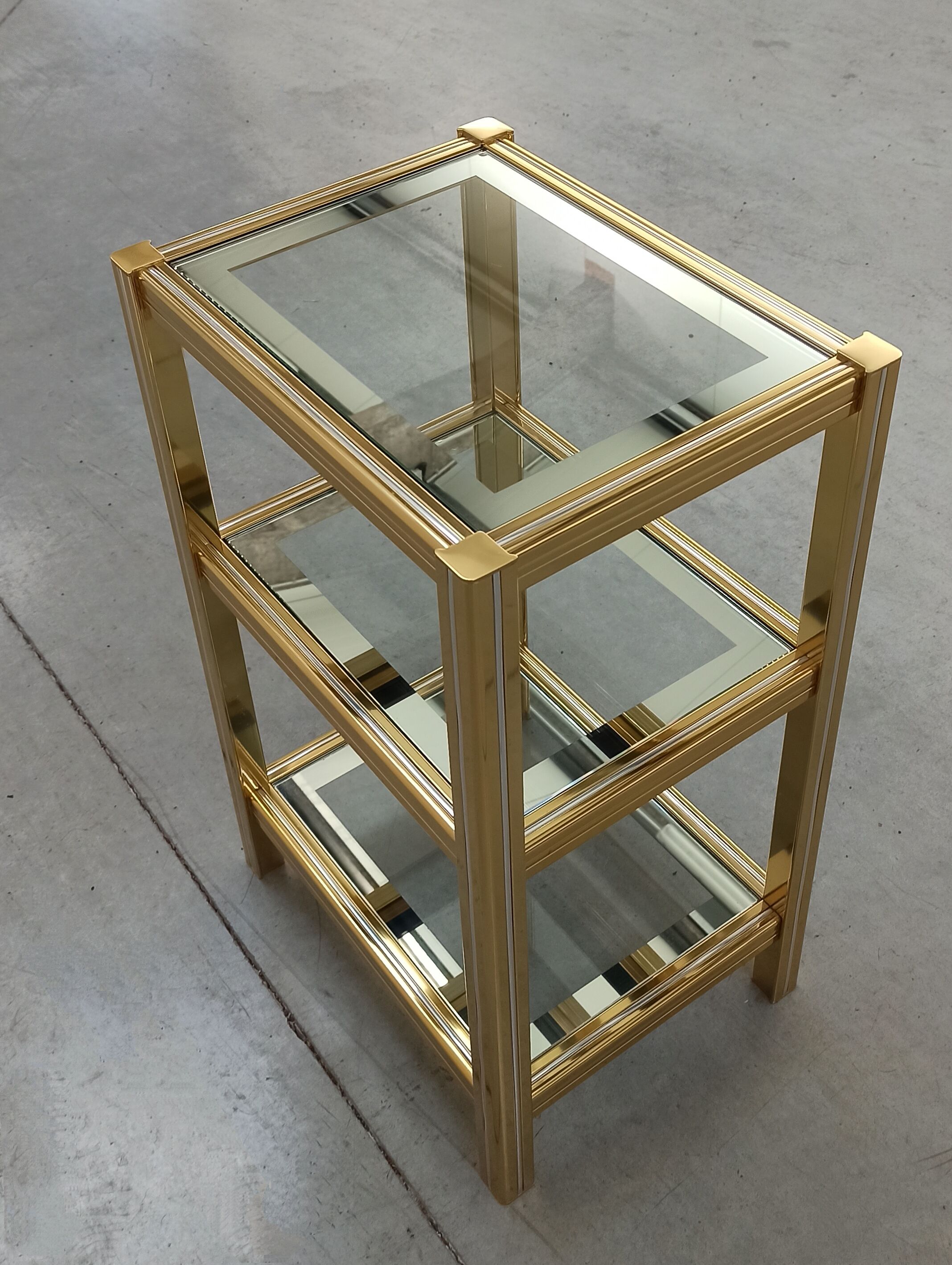 70's design fifth wheel shelf