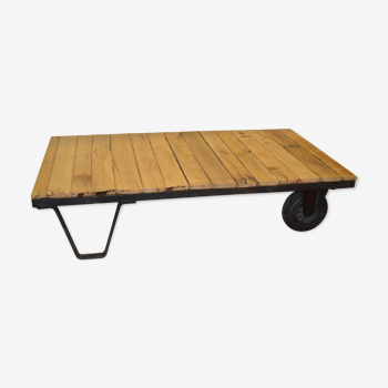 Palette industrielle / table de salon en fer et bois