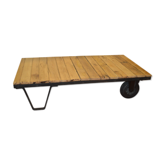 Industrial pallet / in iron and wood coffee table