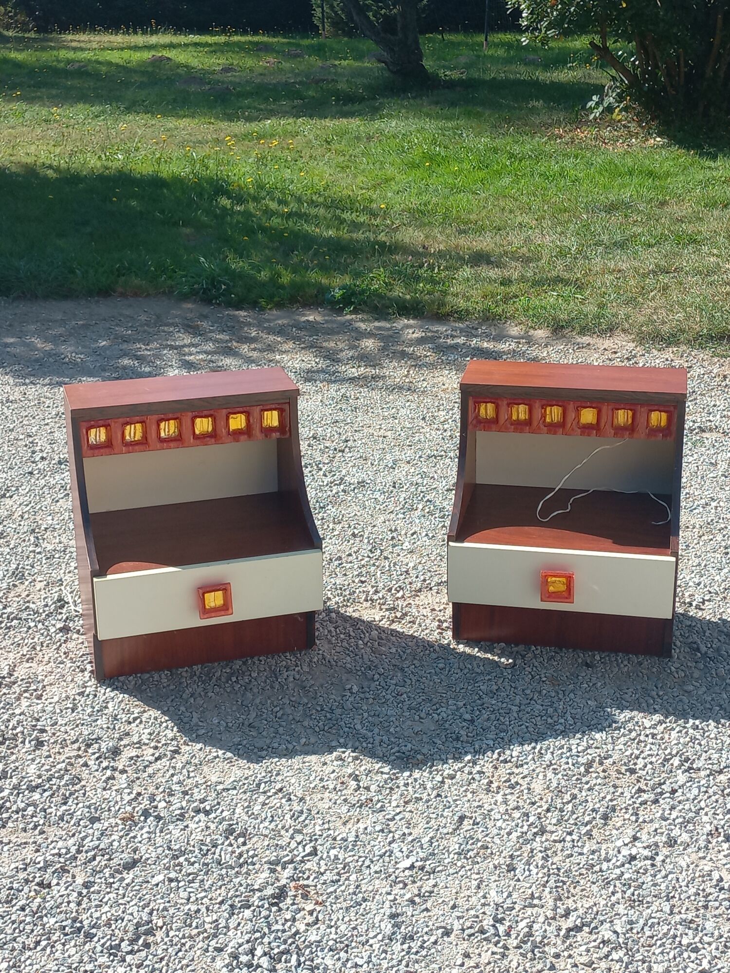 Pair of design bedside tables in orange resin rosewood with white melamine from the 70s