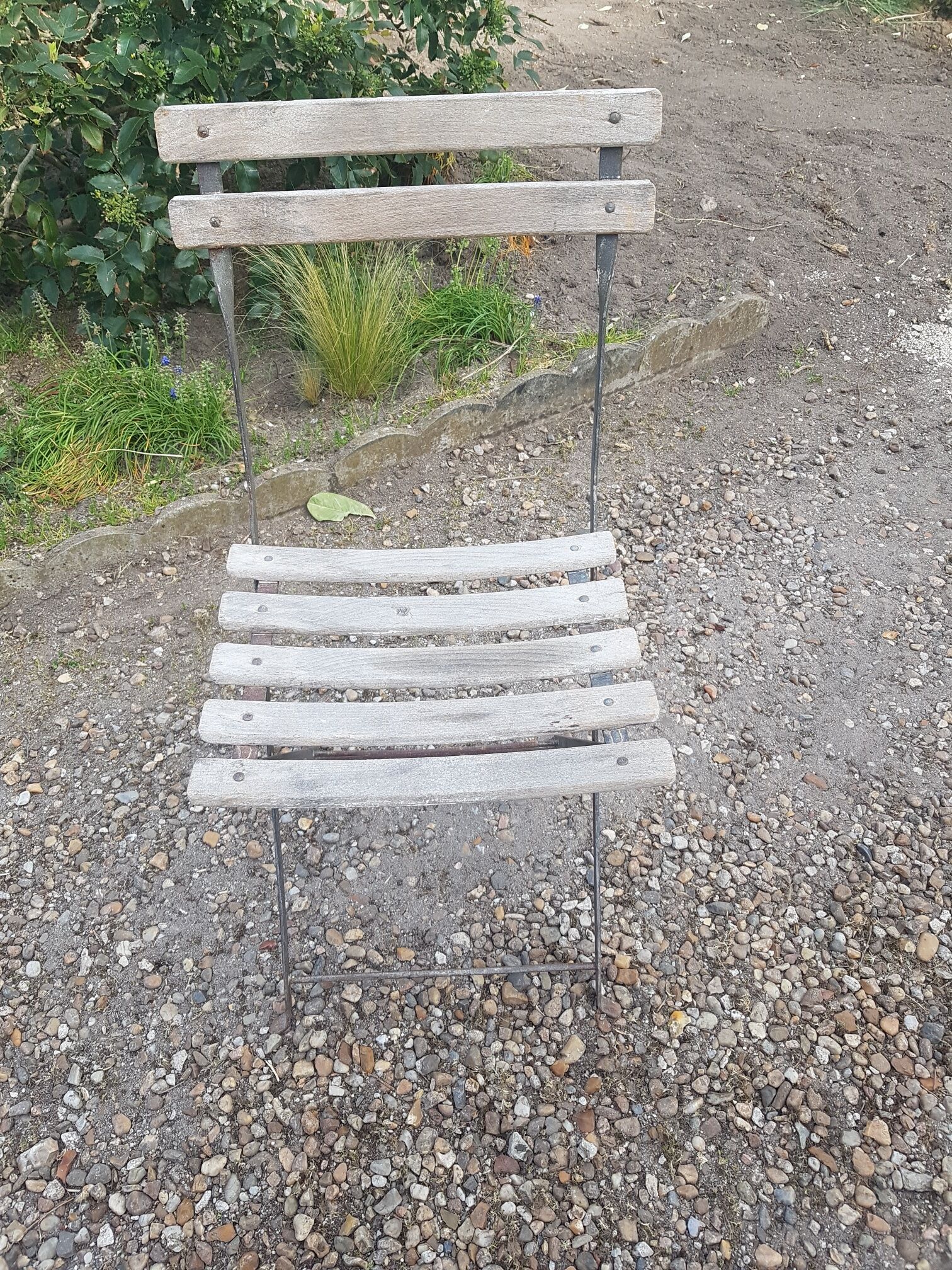 Folding bistro chair with slats