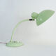 Lampe de bureau soucoupe en métal vert orientable. année 50