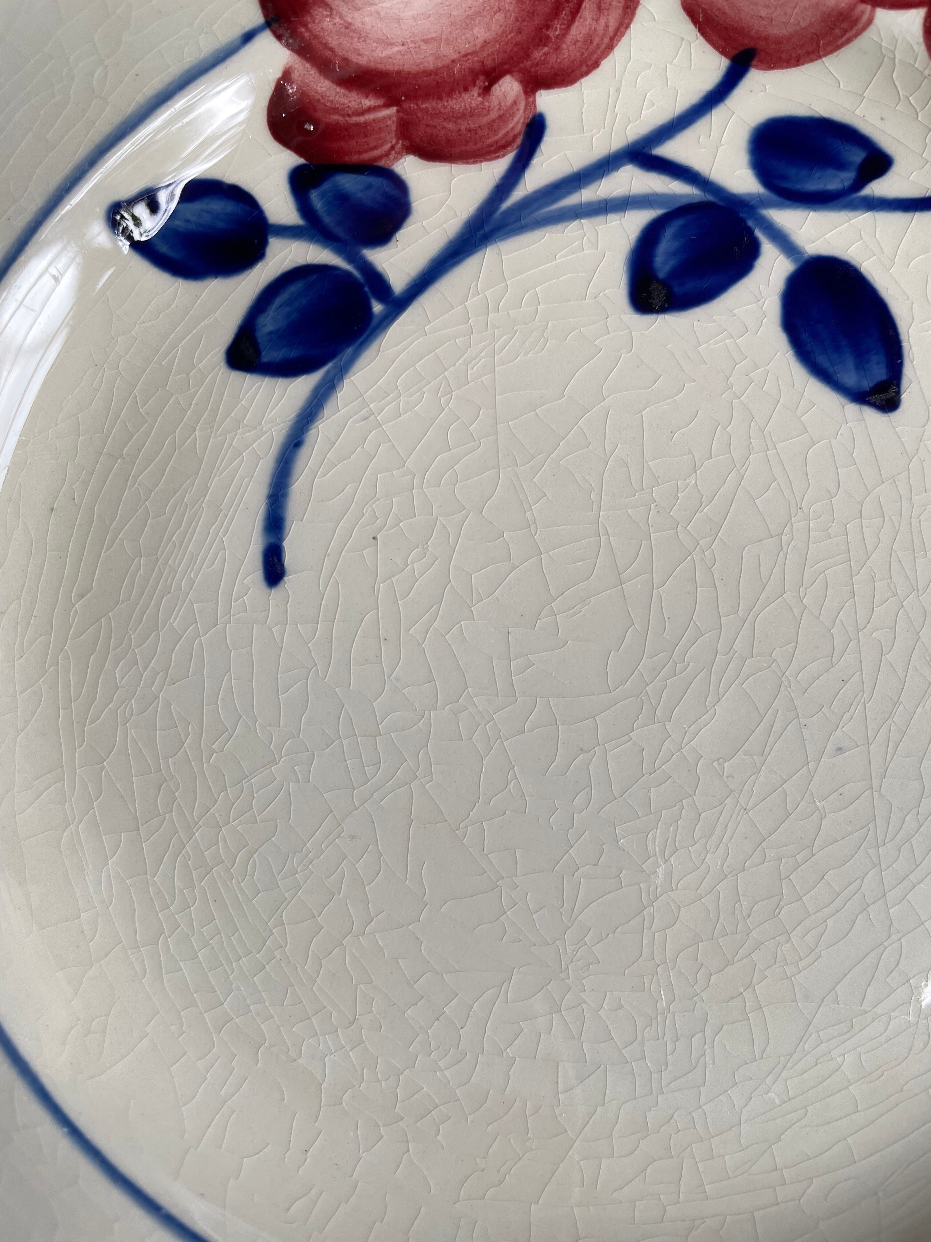 Dessert plates decorated with HBCM roses