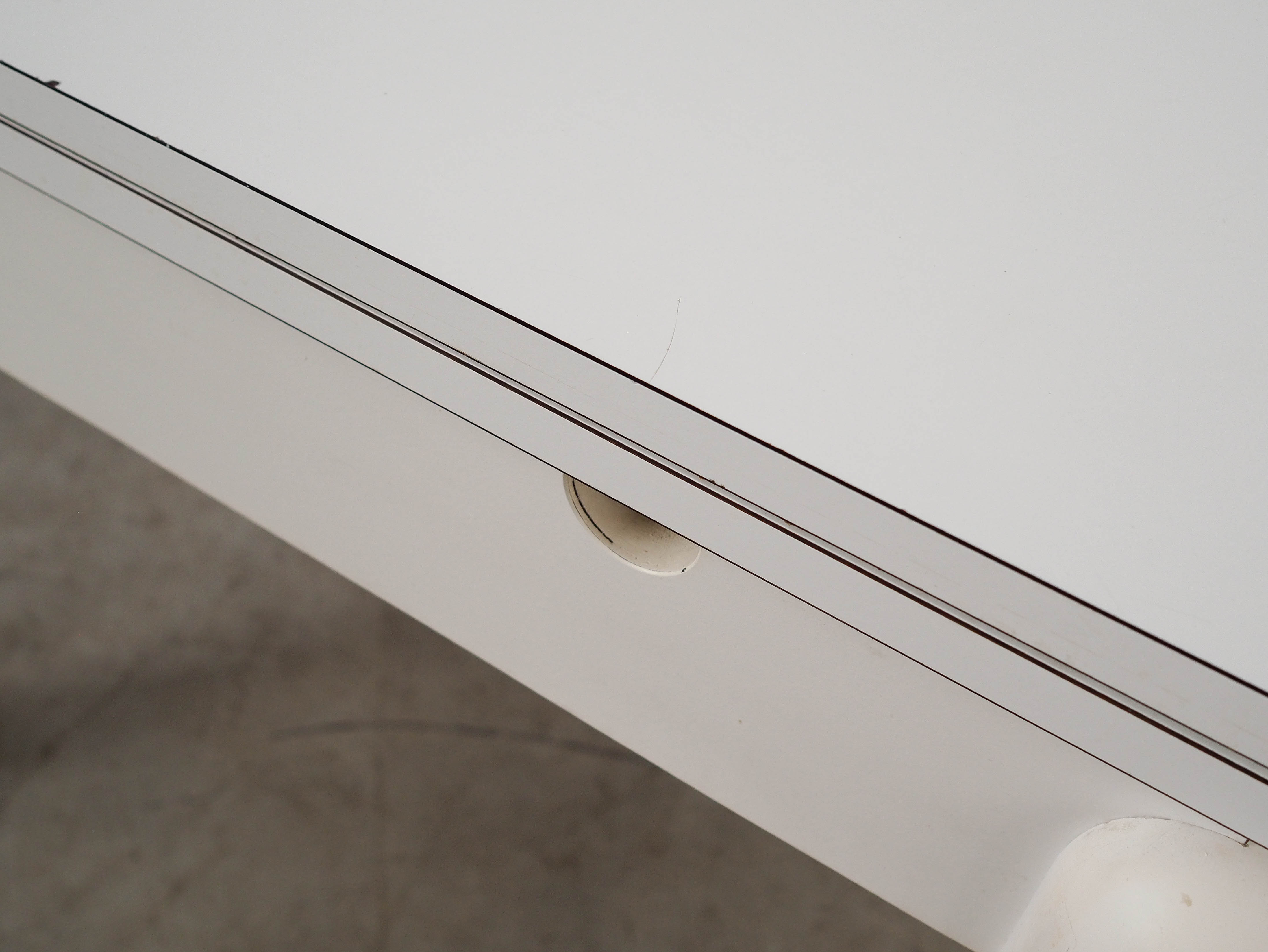 White extendable table, Italian design, 1980s, made in Italy