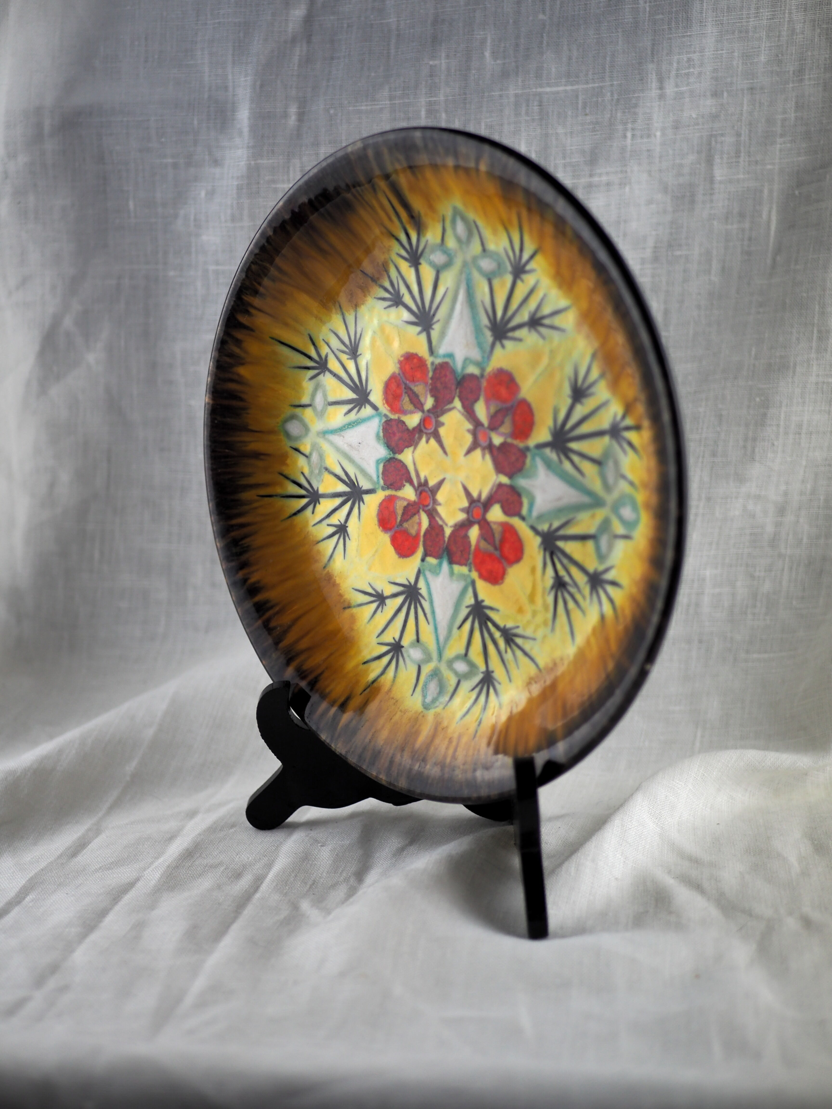 Decorative plate with ermine and stylized gorse patterns - Louis Nédellec - 60s / 70s