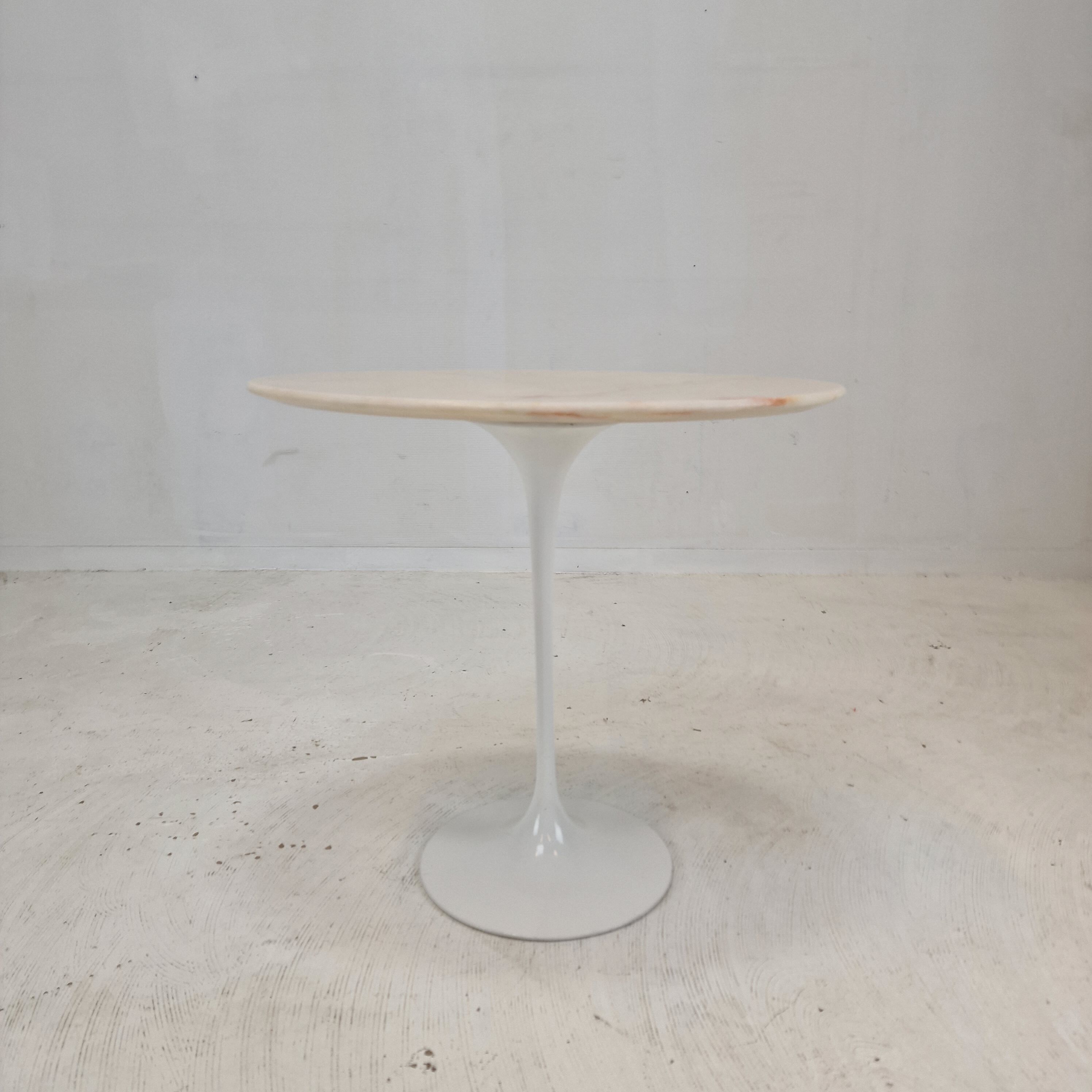 Table d’appoint ovale en marbre par Eero Saarinen pour Knoll