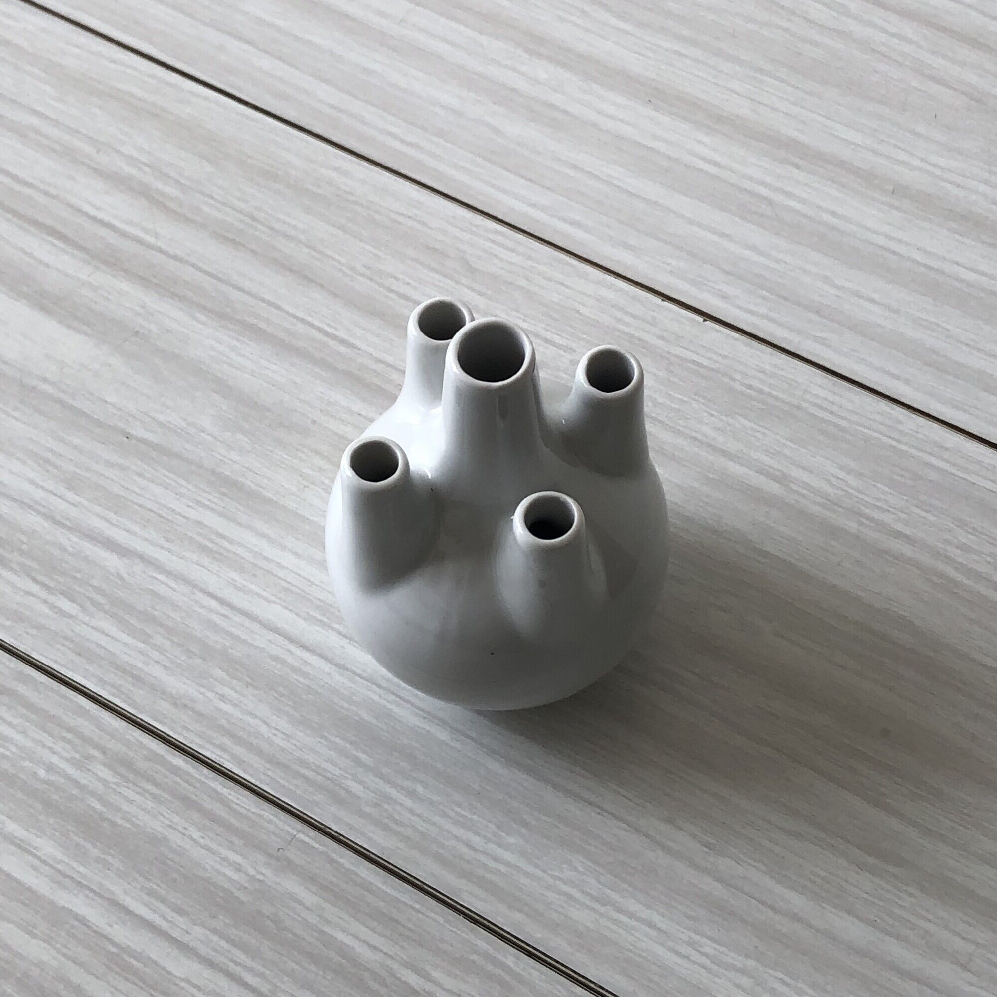 Flower pise vase in porcelain