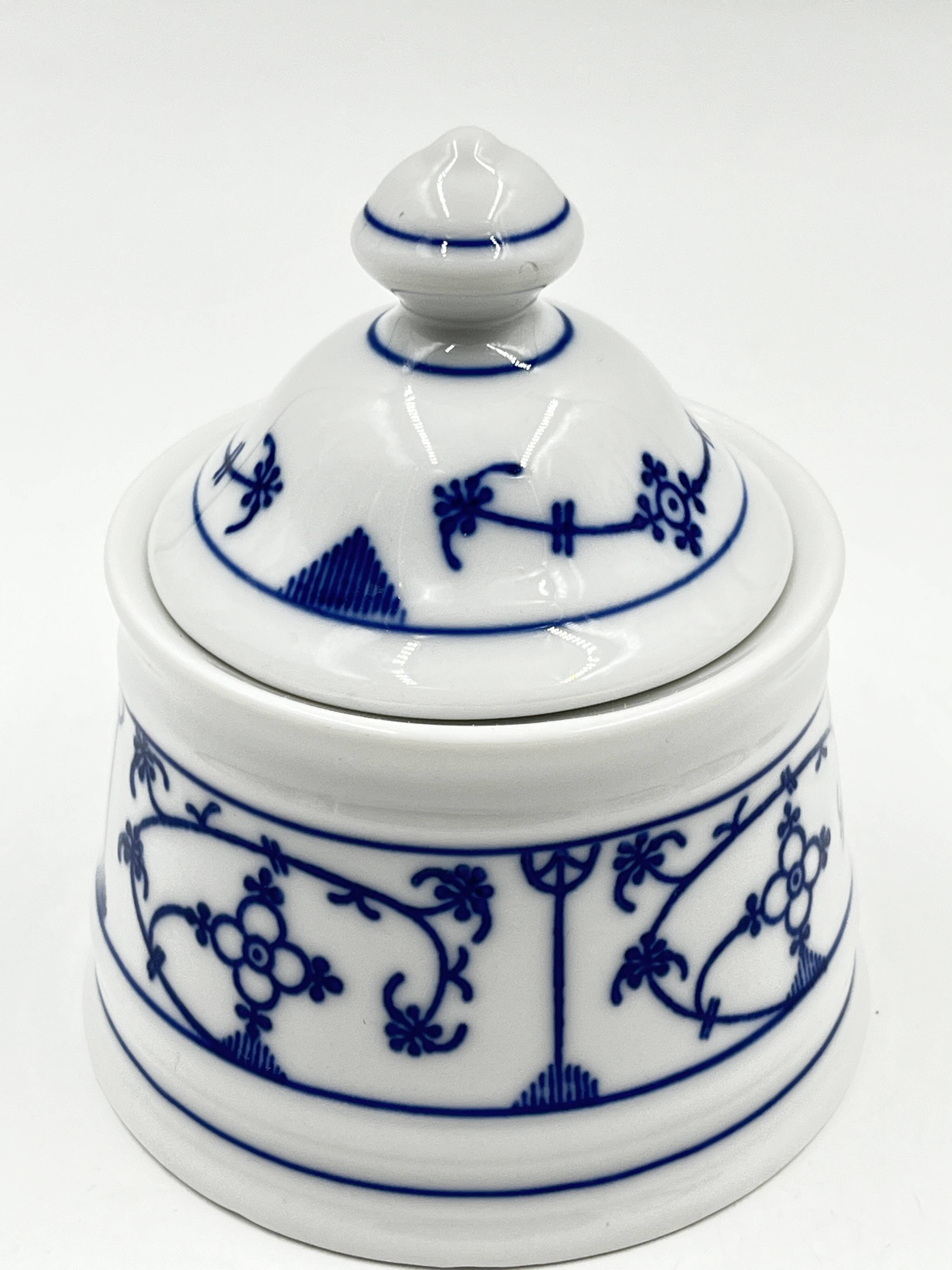 Set of 4 winterling cups, milk jug and sugar bowl