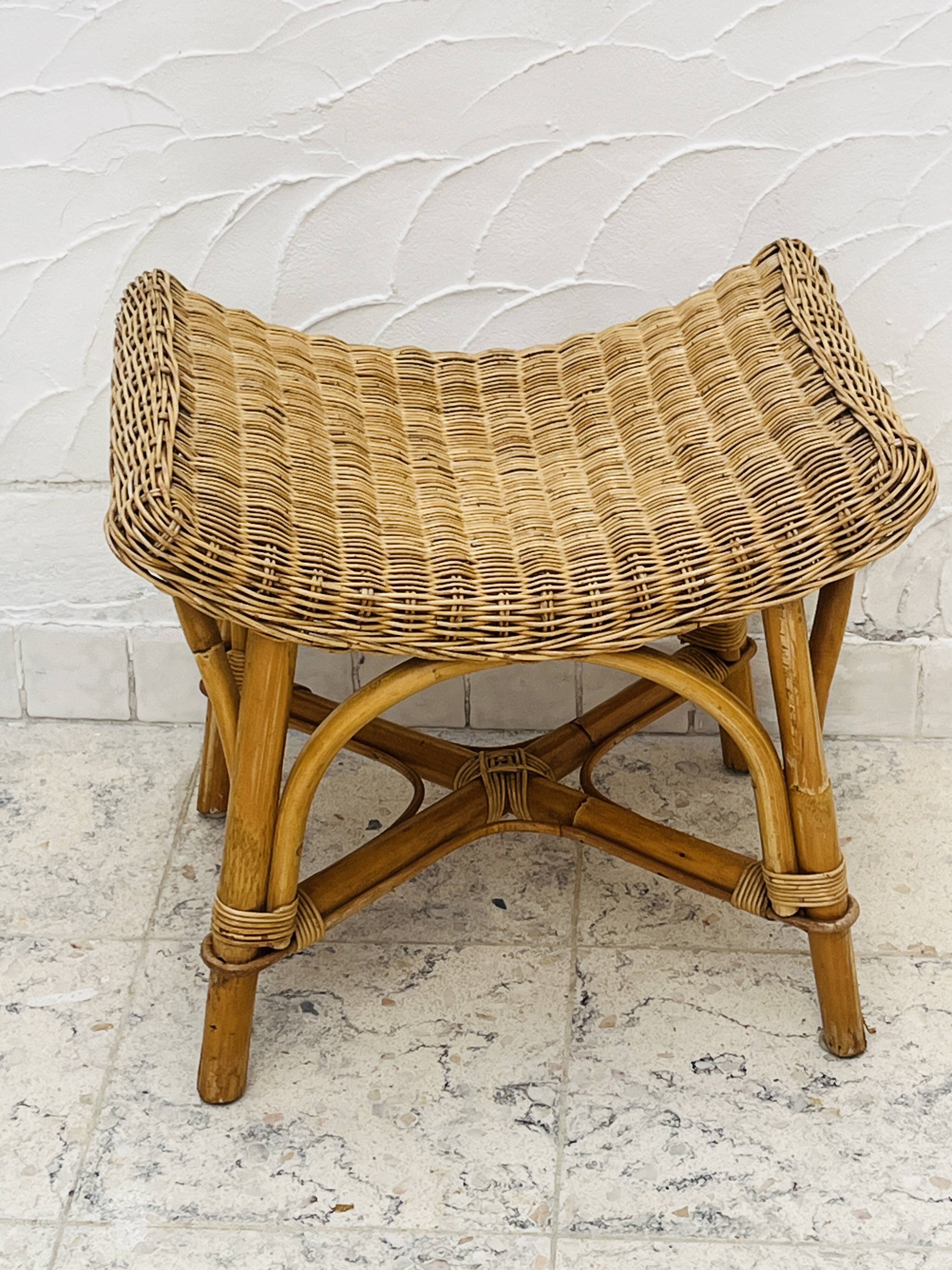 Vintage curved stool in rattan and bamboo
