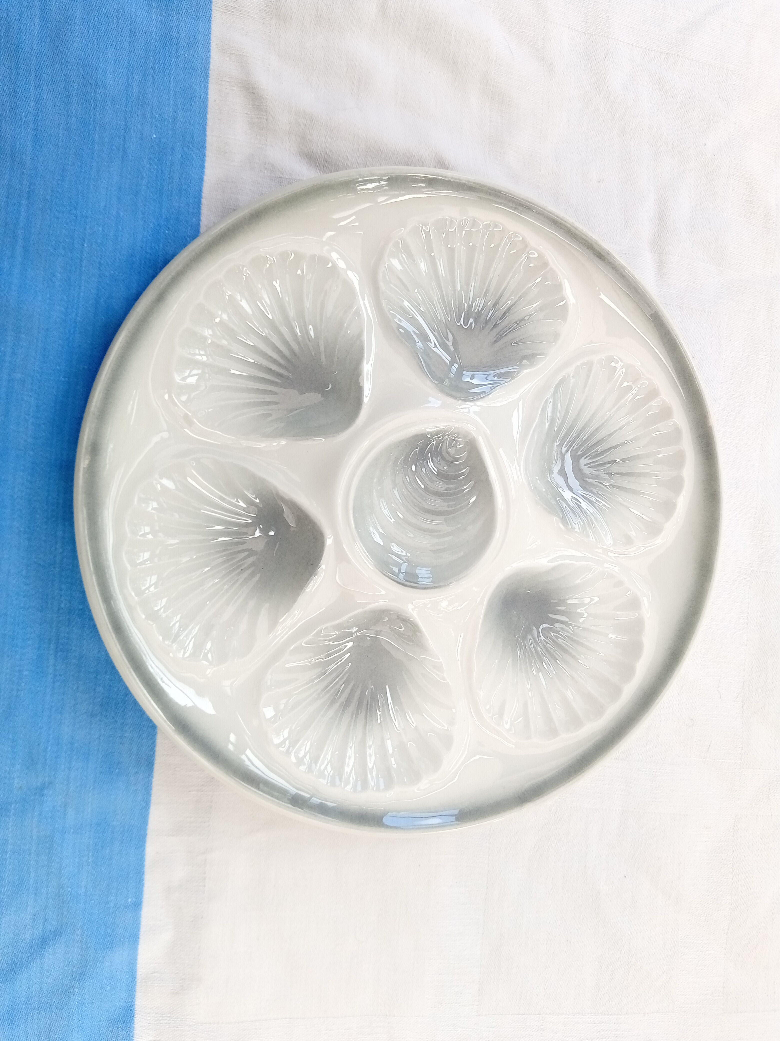 12 oyster plates Moulin des loups with dish