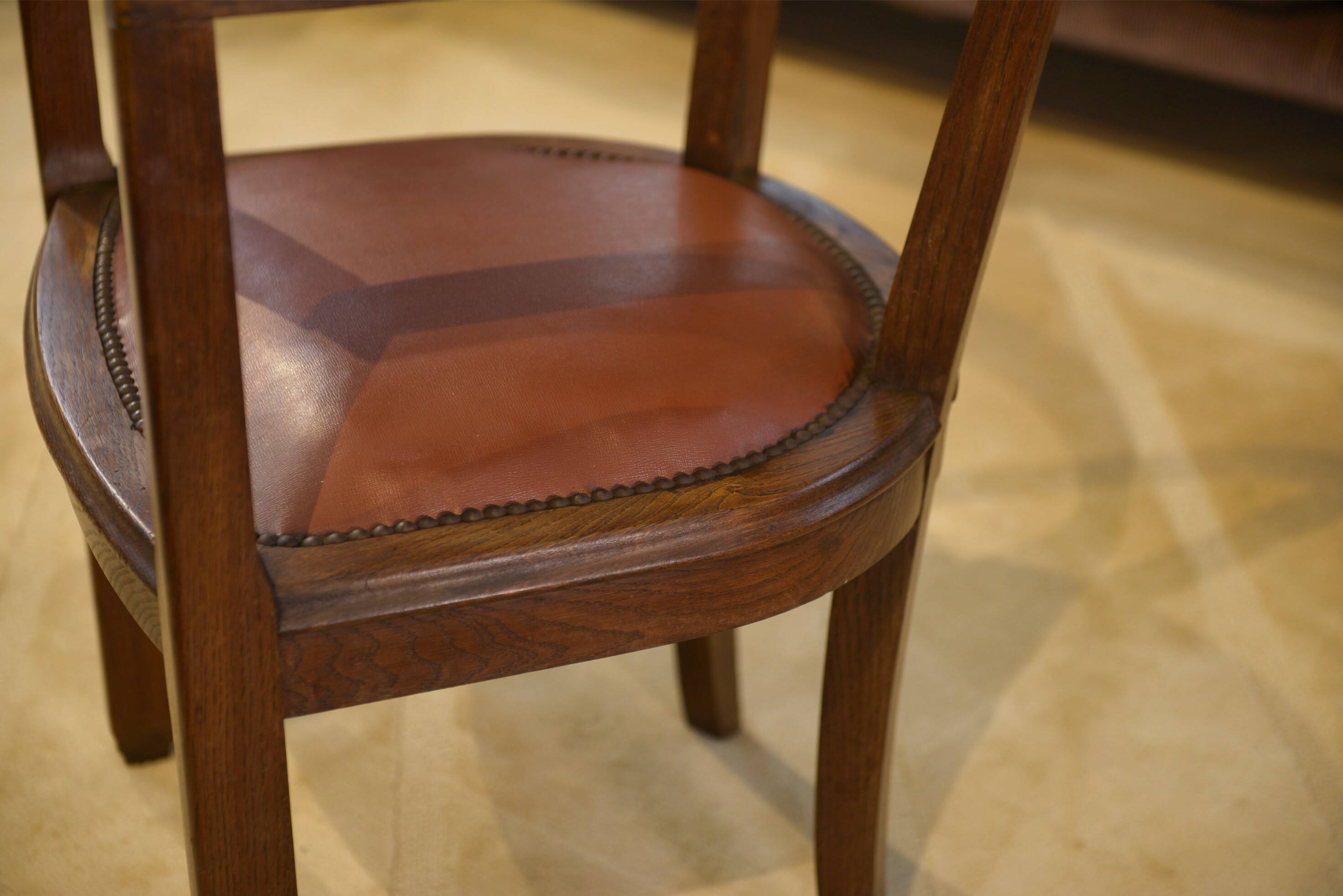 Fauteuil en chêne et skaï 1940’s