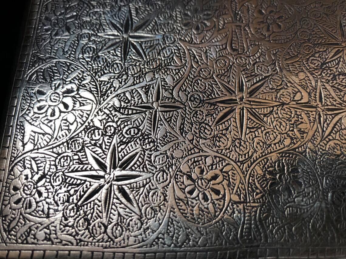Chiseled bronze cigarette case from the late 19th century