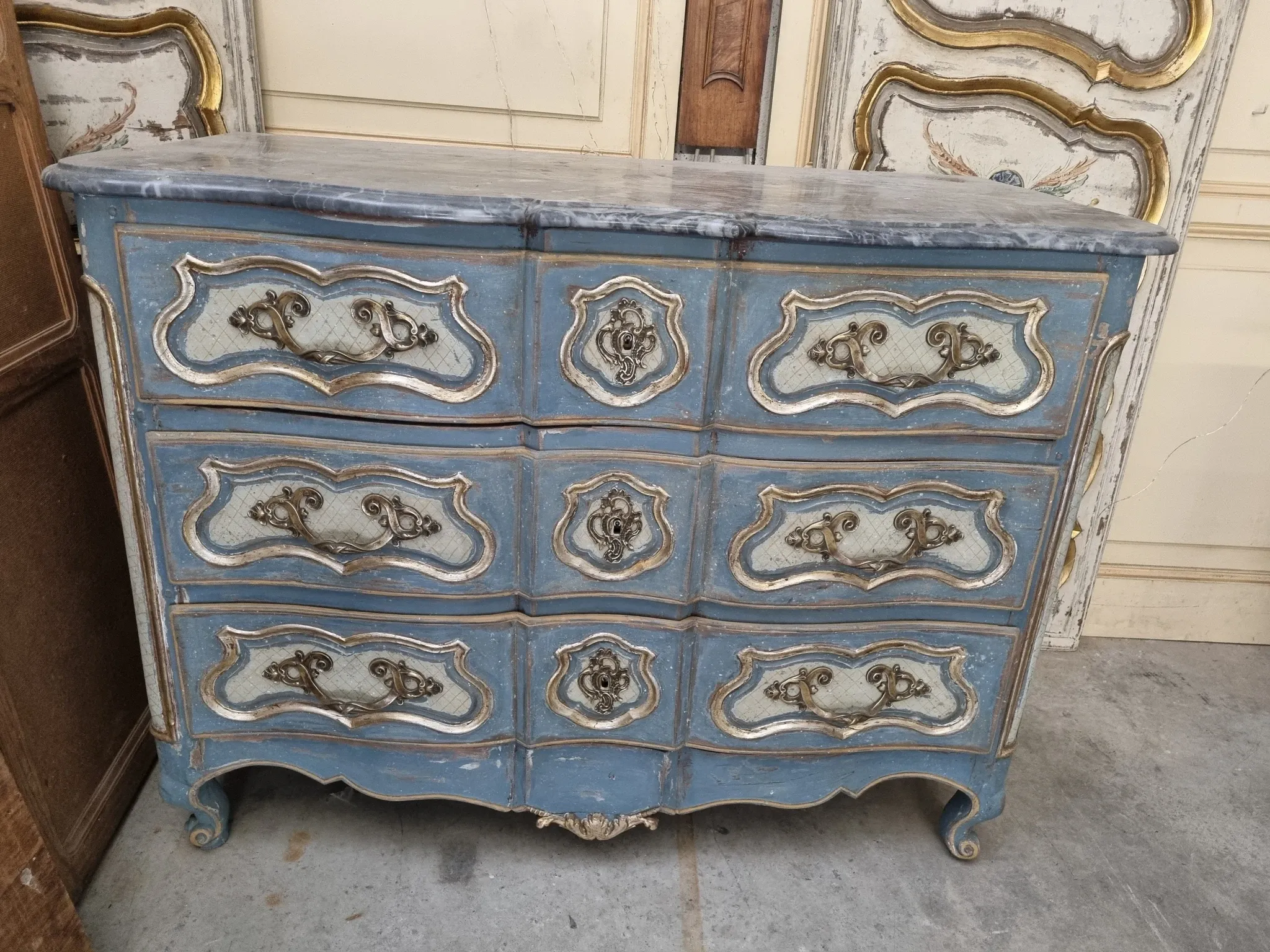 Chest of drawers