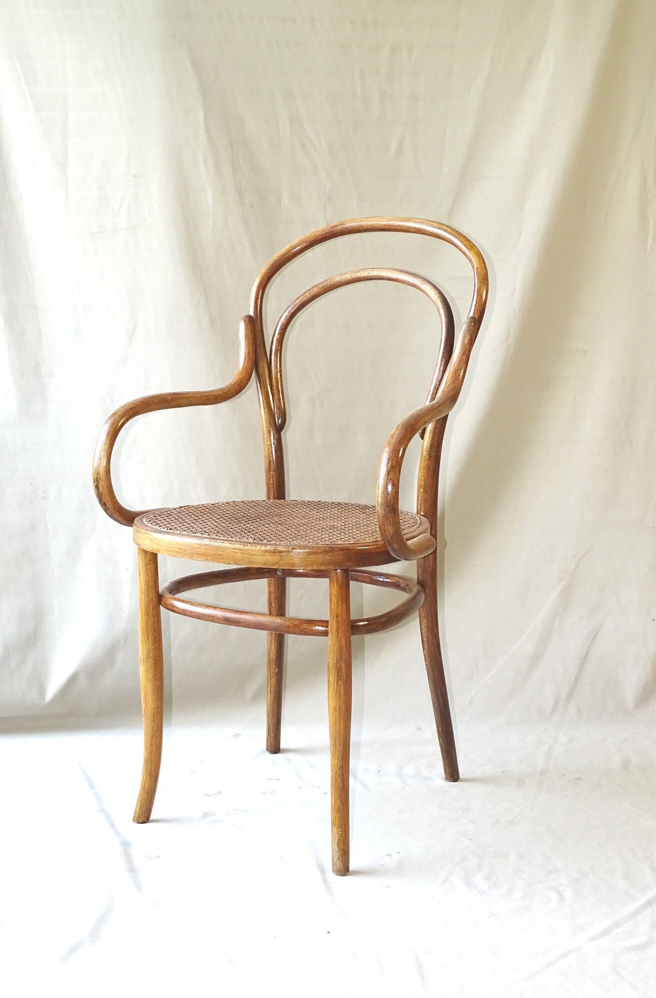 Bistro armchair wood-curved by Ungvar , 1905 n°14 1/2