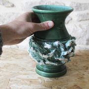 Vase en céramique à décor en barbotine