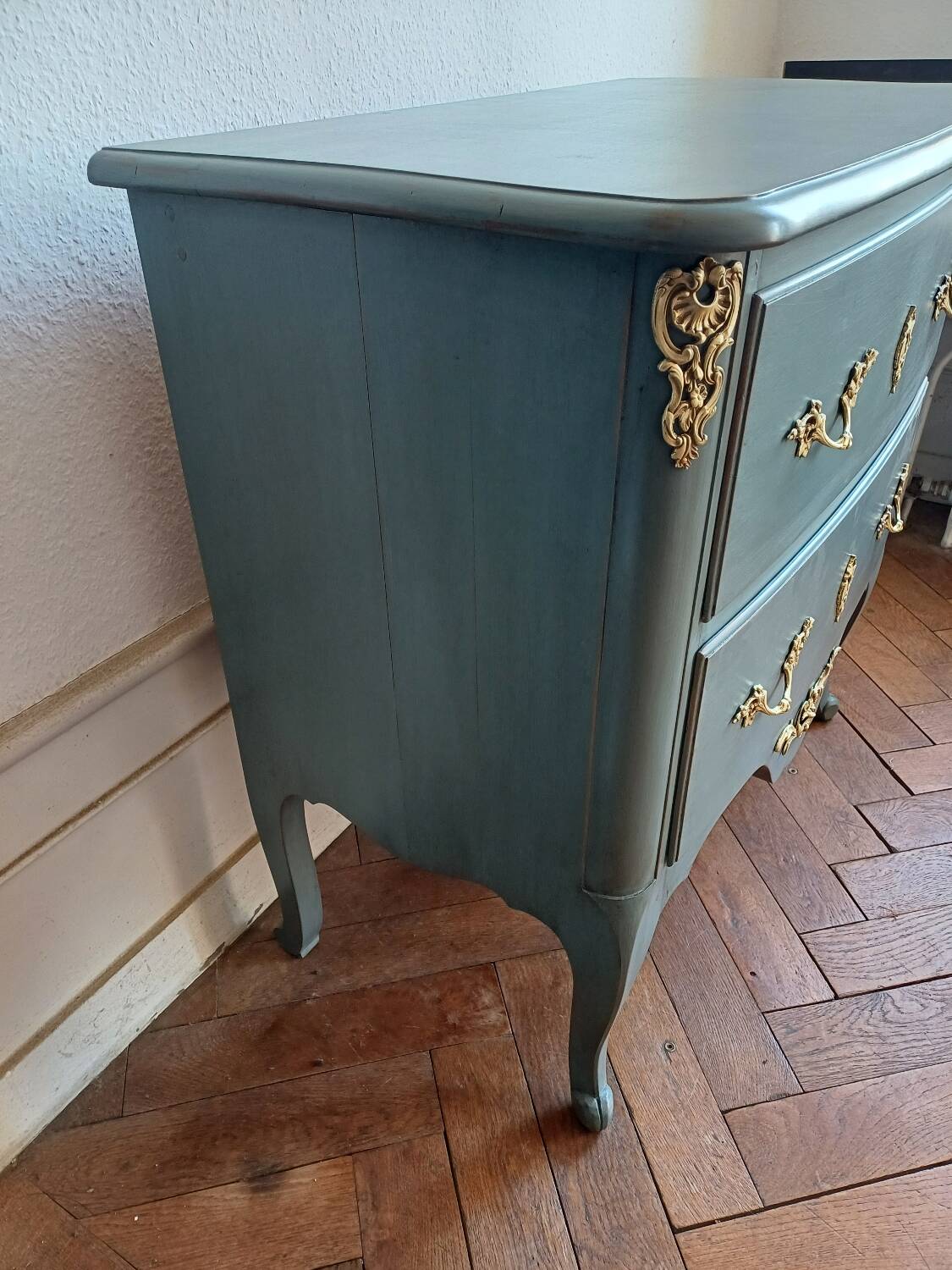 Regency style patinated bedroom chest of drawers with 2 drawers