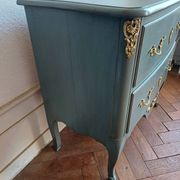 Regency style patinated bedroom chest of drawers with 2 drawers