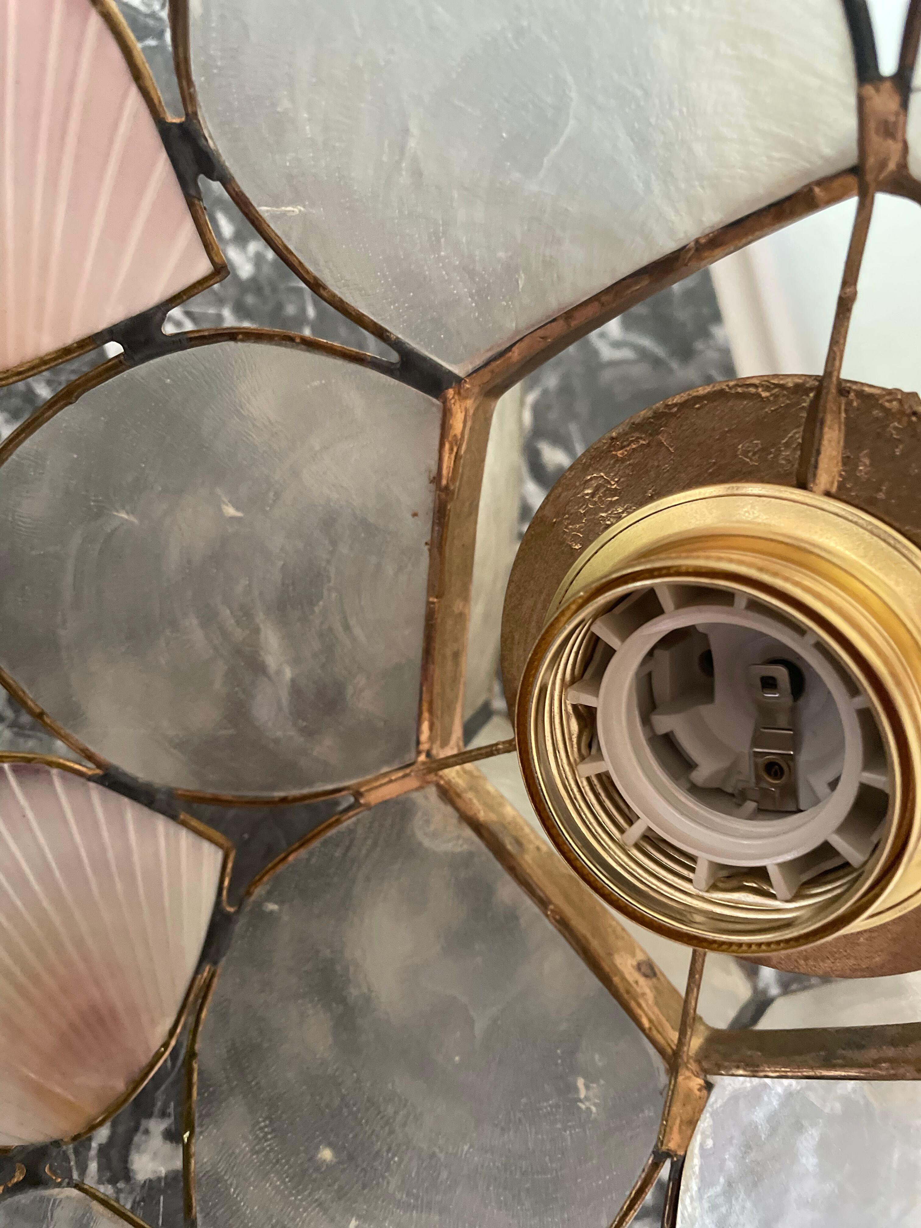 Mother-of-pearl suspension