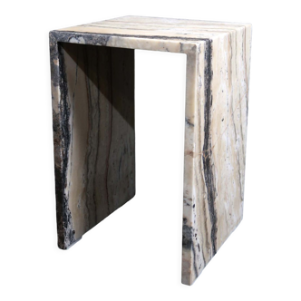 Side table, bedside table or end of canape in traonyx marble