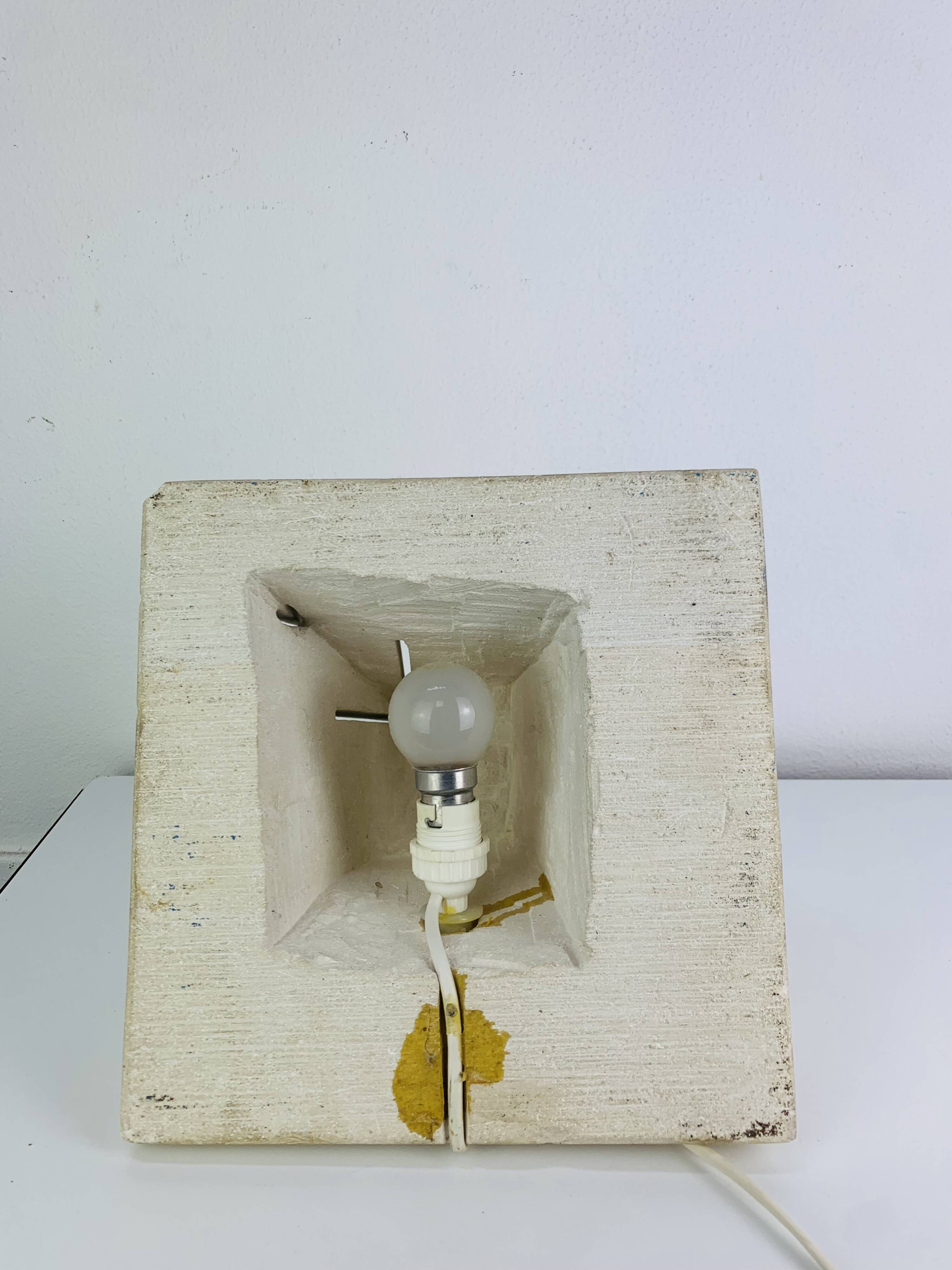 Lampe pyramide en pierre, années 70