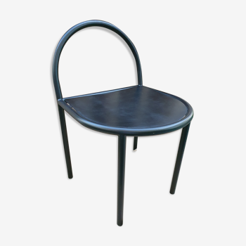 Metal modernist chair