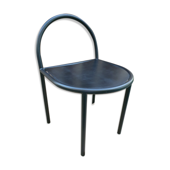Metal modernist chair
