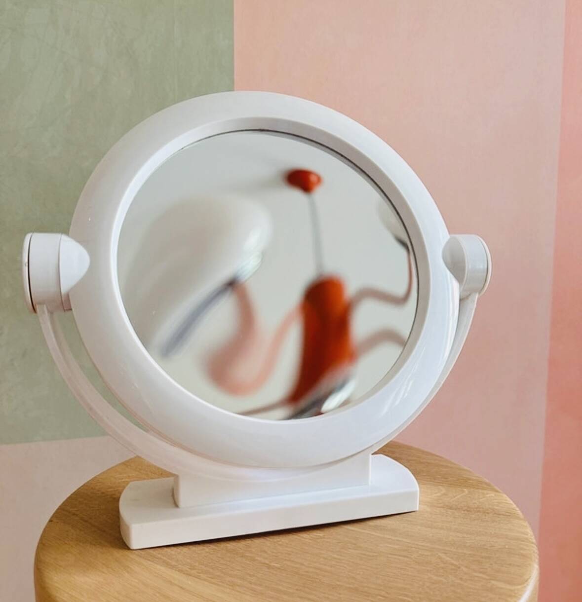 Vintage 70' swivel and magnifying mirror