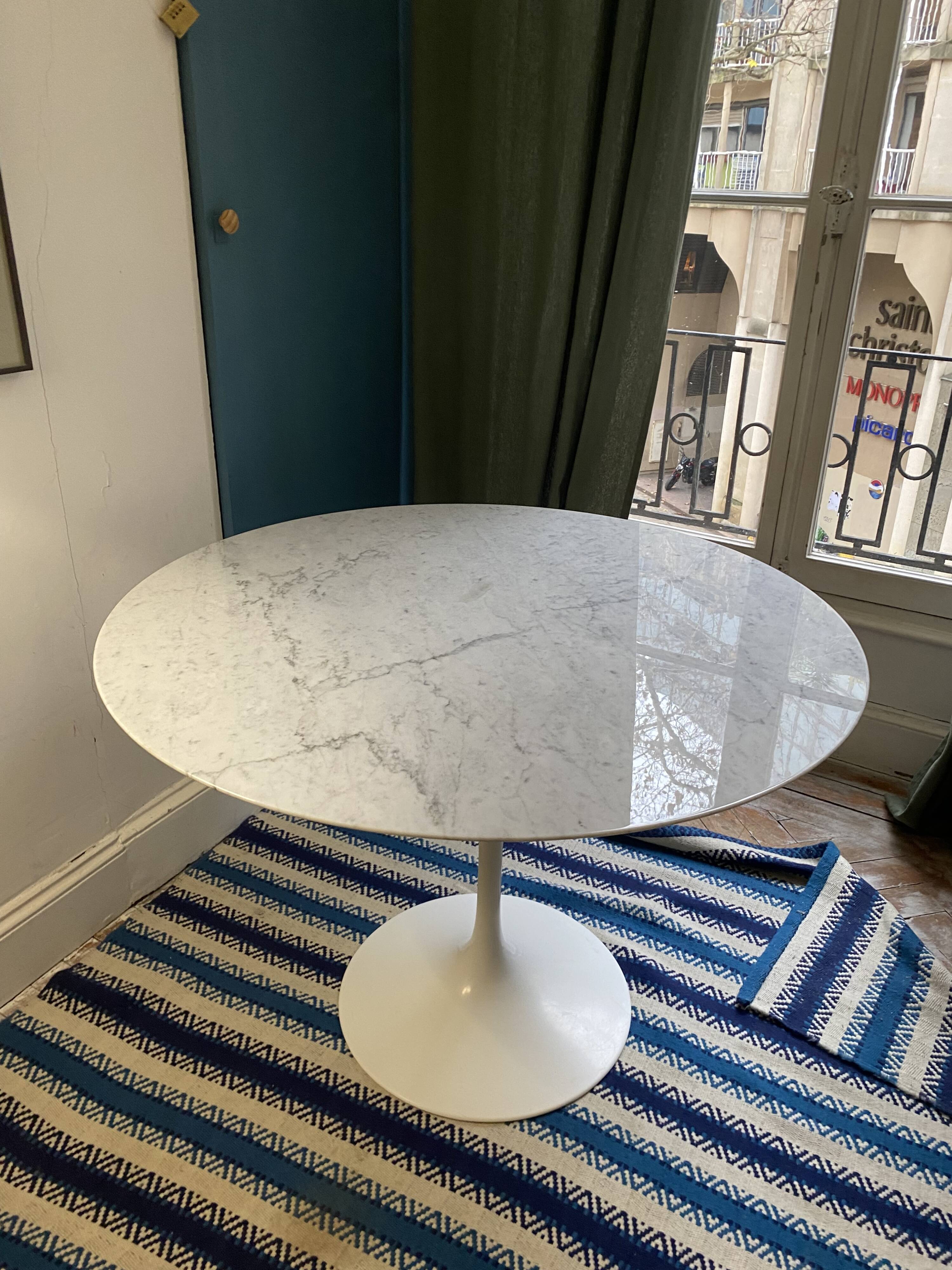 Saarinen table - KNOLL