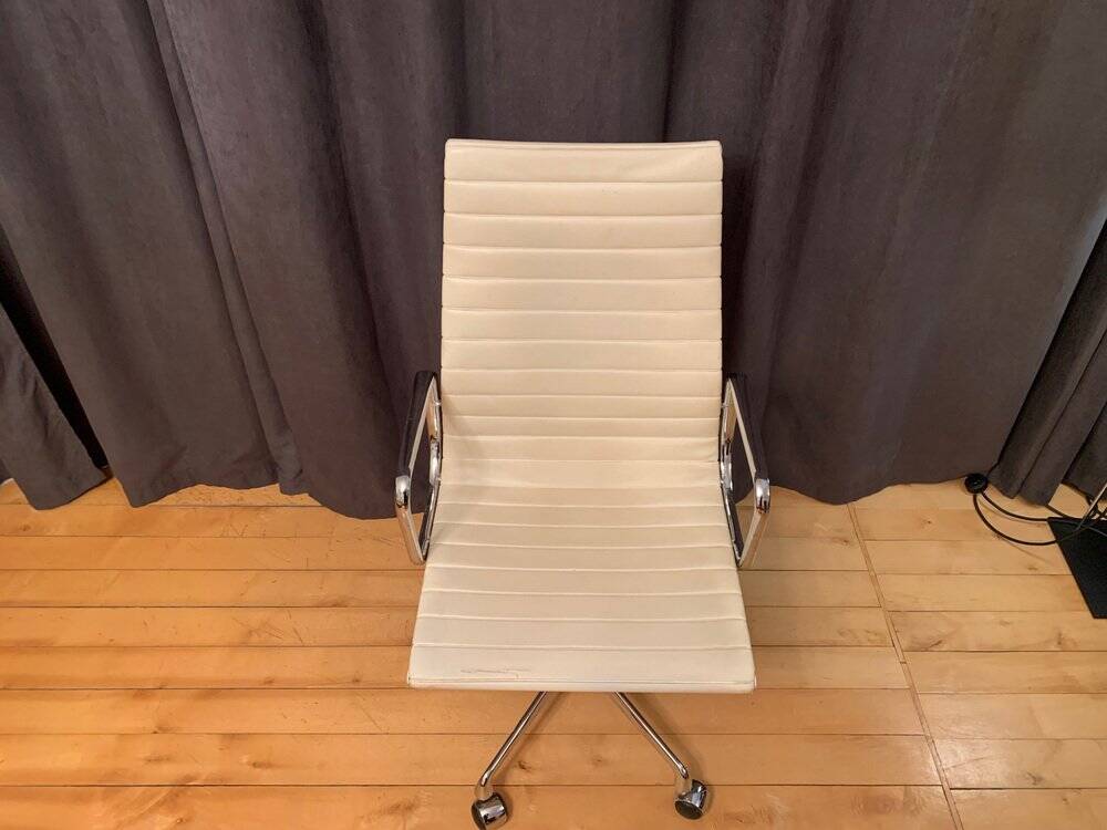 EA 119 swivel armchair by Charles and Ray Eames for Herman Miller, 1970s