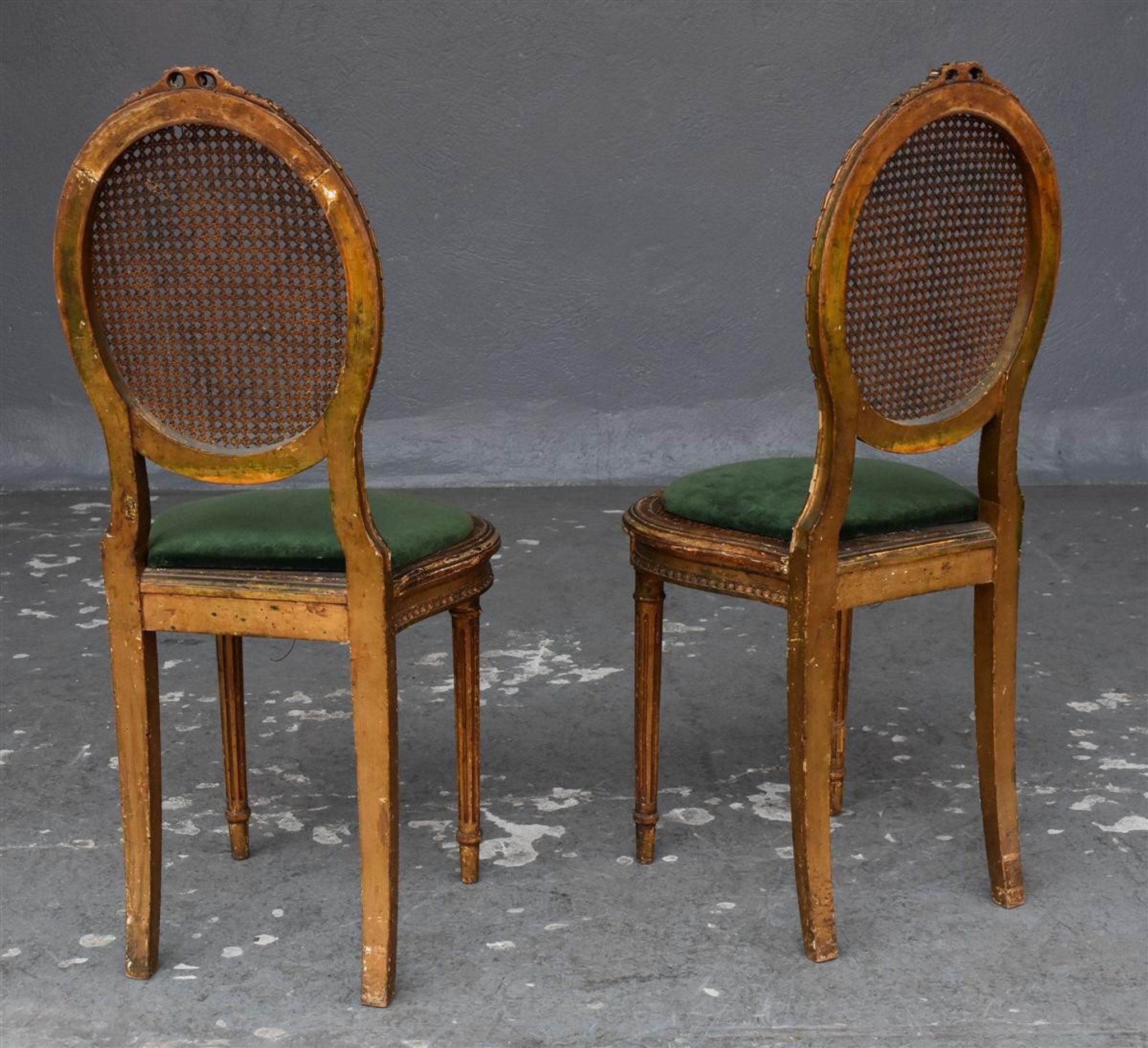 Paire de chaises de style Louis XVI