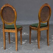 Paire de chaises de style Louis XVI