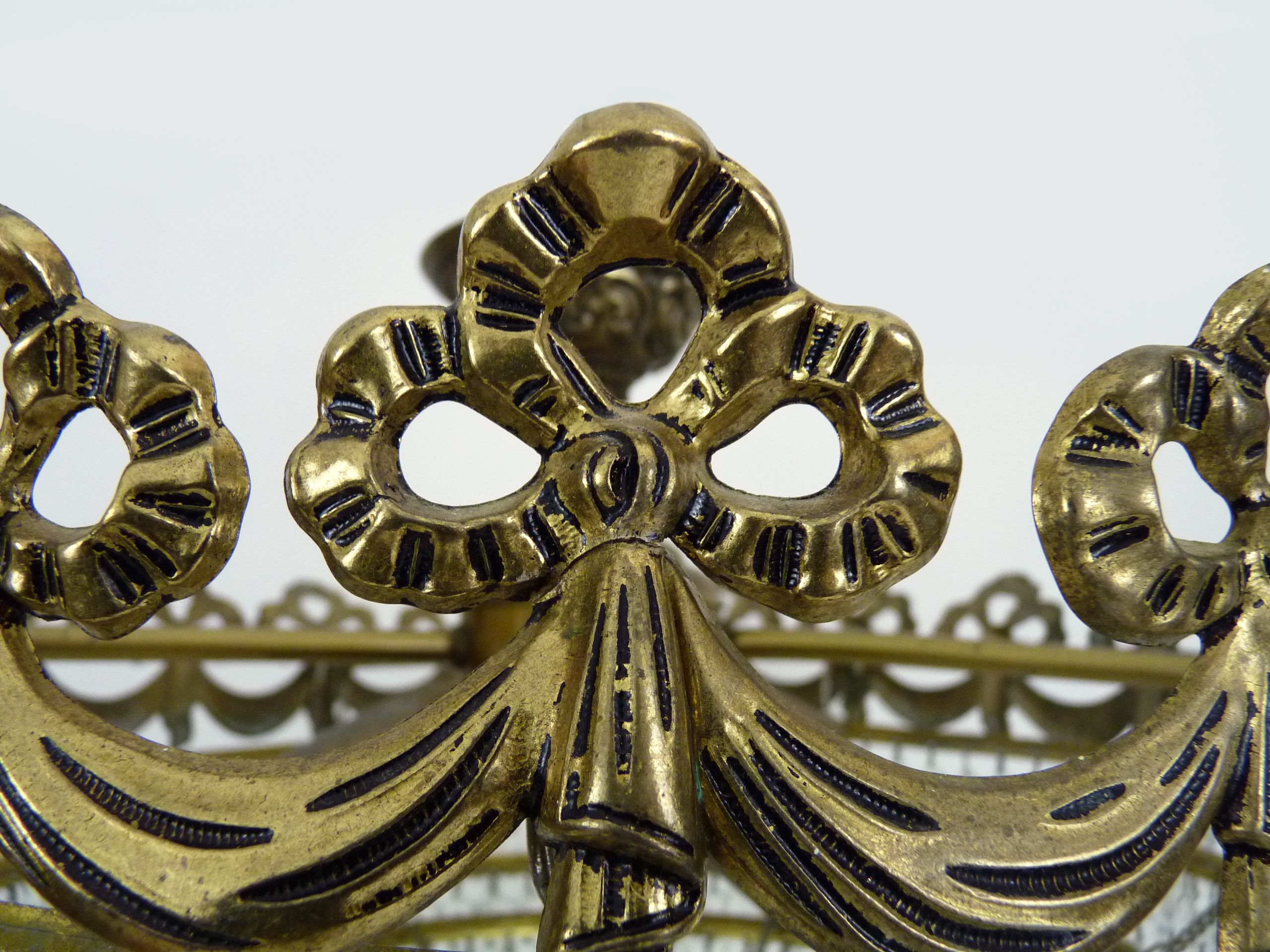 Old chandelier, bronze crown ceiling lamp, 8 floors, 4 lights, glass grapevines, year 70/80