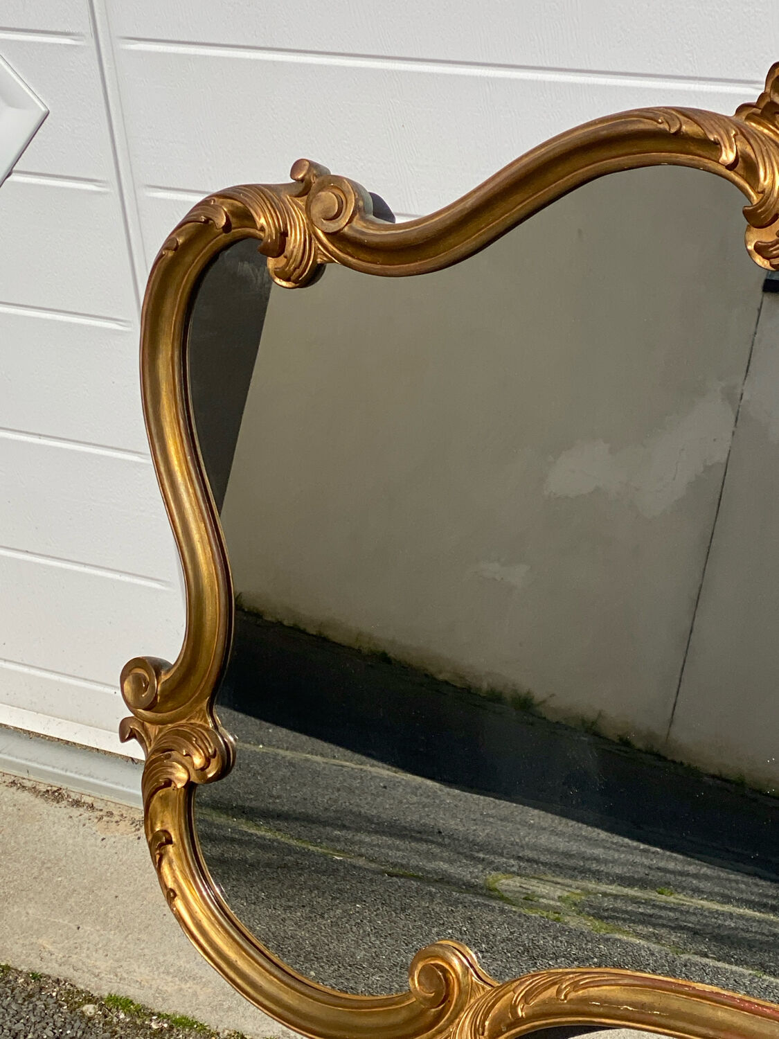 Turned champ-shaped mirror