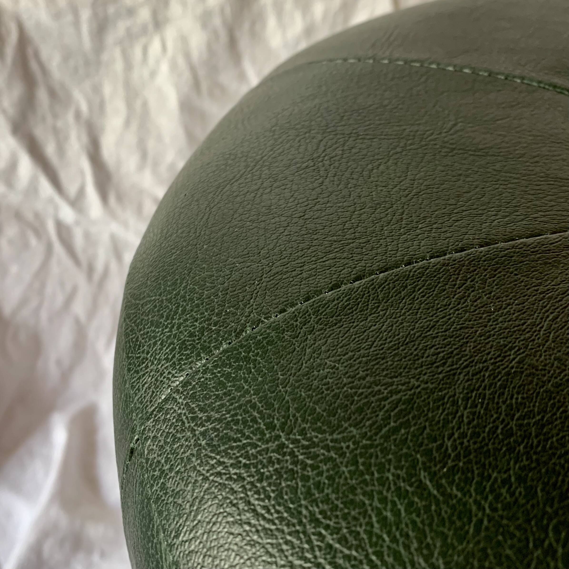 Pouf vintage rond en Skaï vert