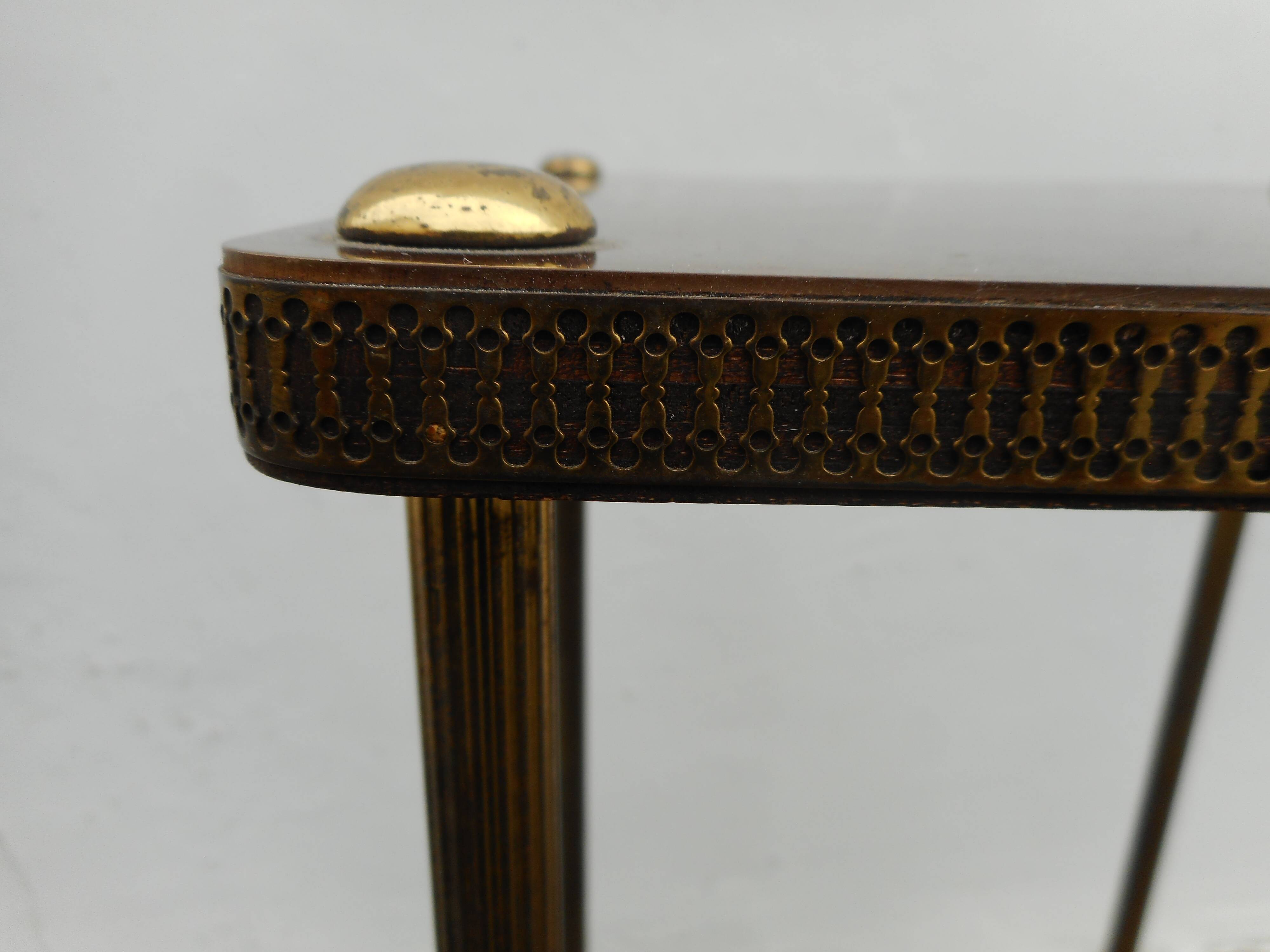 Formica and metal selette