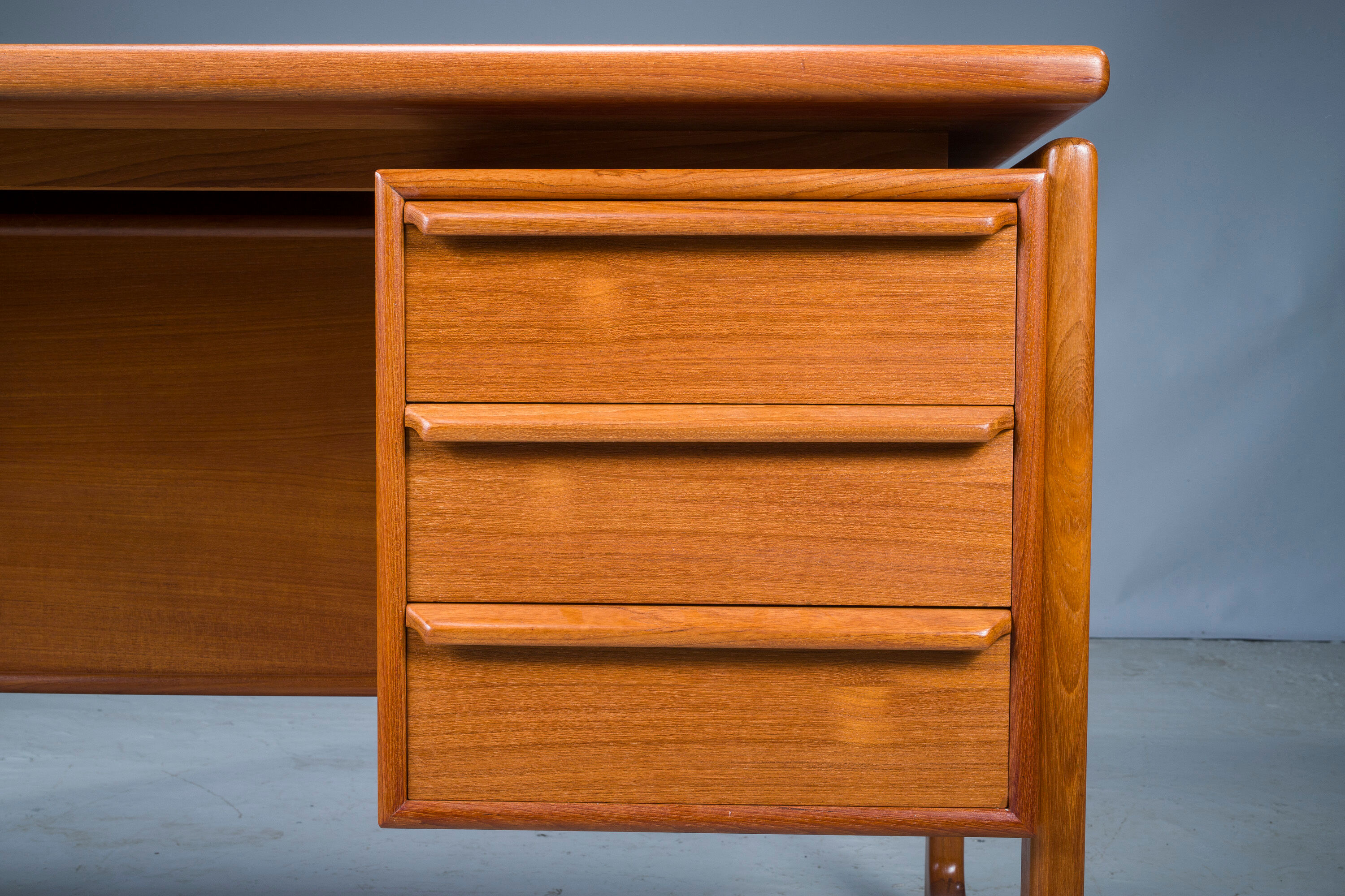 Freestanding Teak Desk from GV Møbler, 1960s