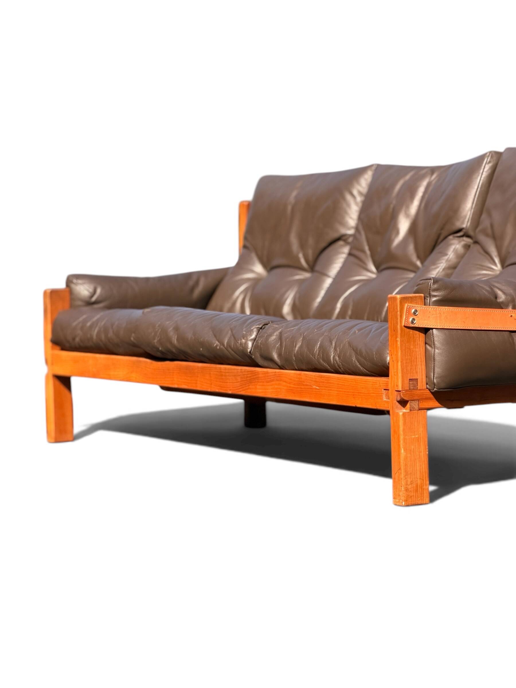 Pierre Chapo, 3-seater sofa S32 in solid elm and brown leather, 1966