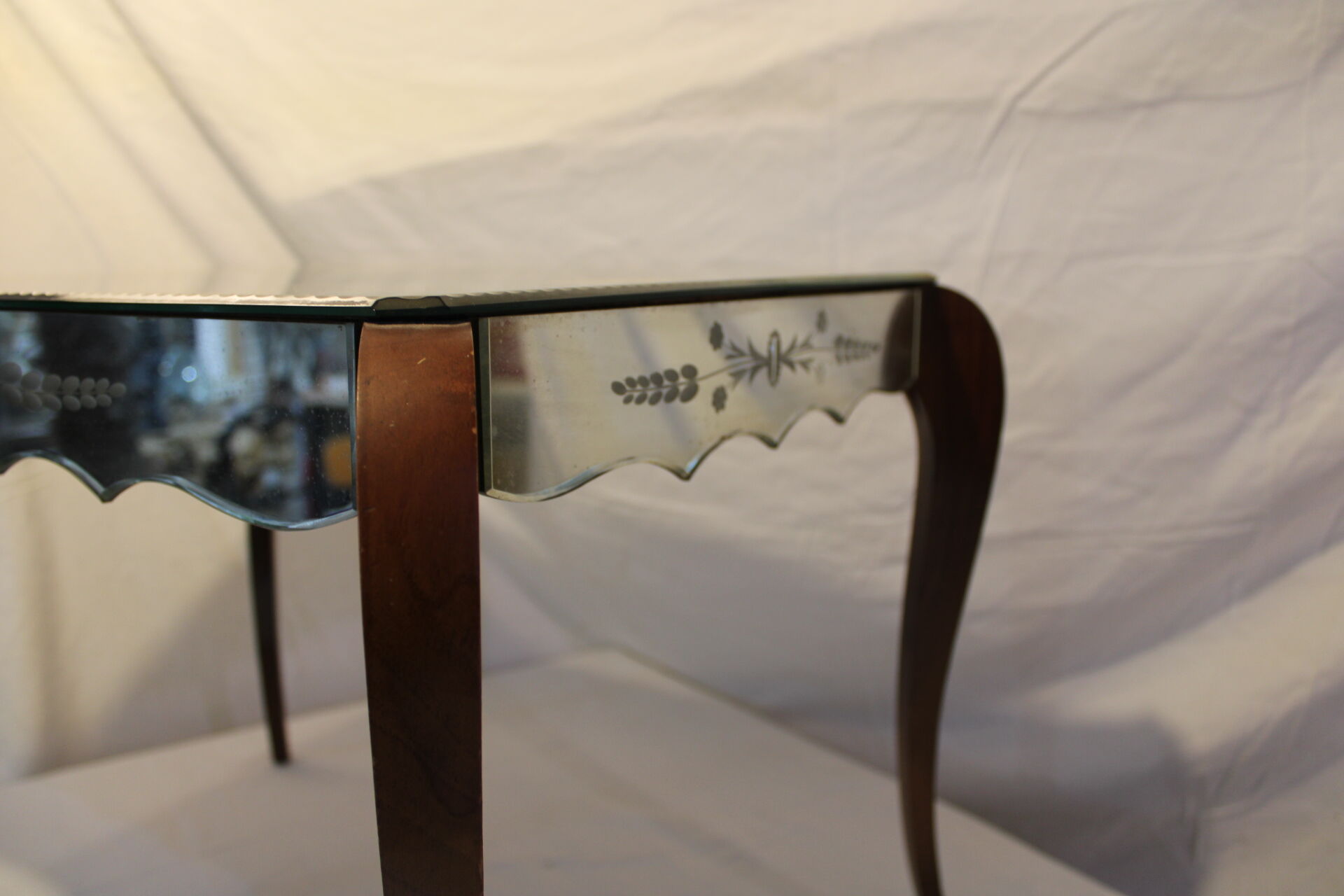 Mirrors coffee table